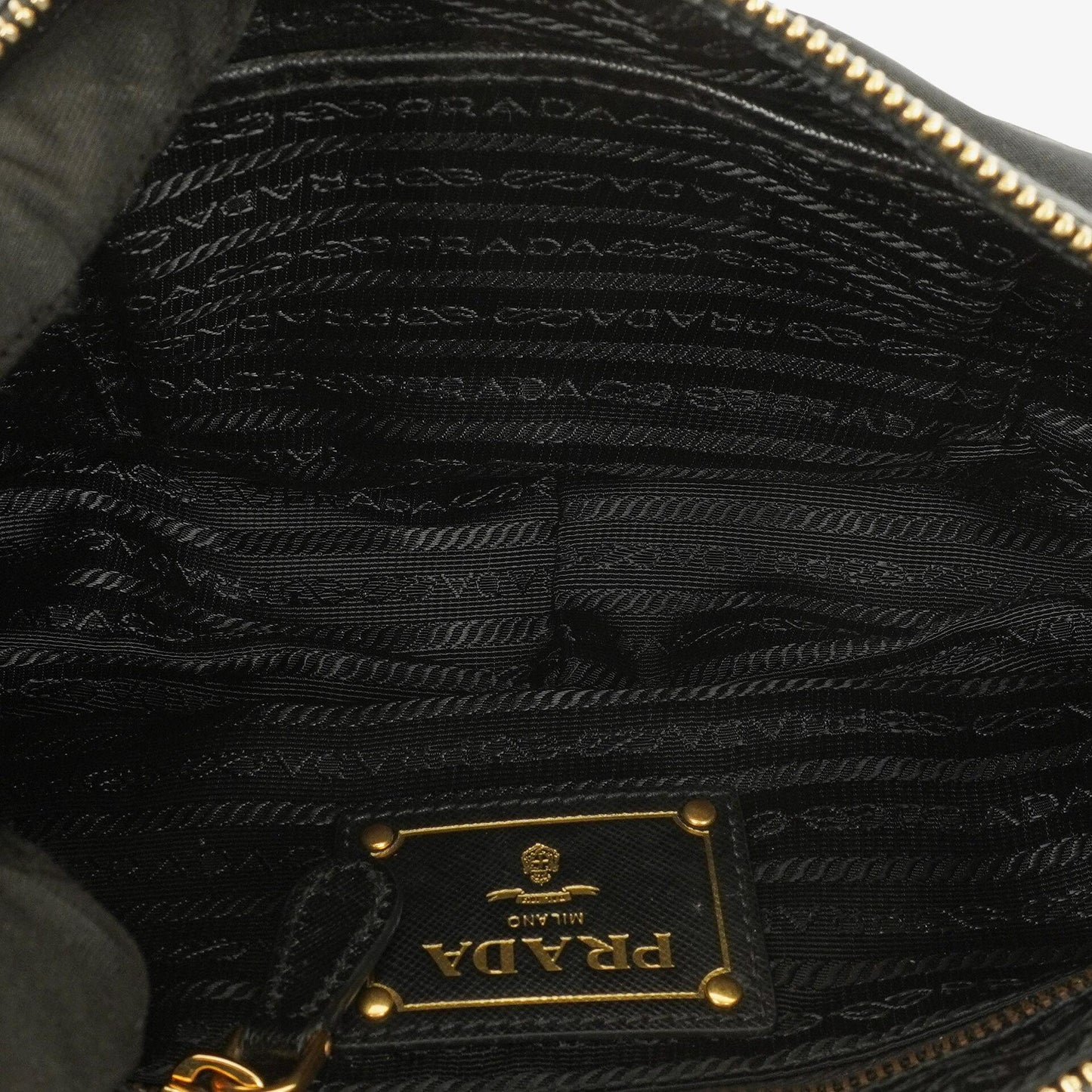 Prada Tessuto Schultertasche aus schwarzem Nylon mit Jacquard-Logo