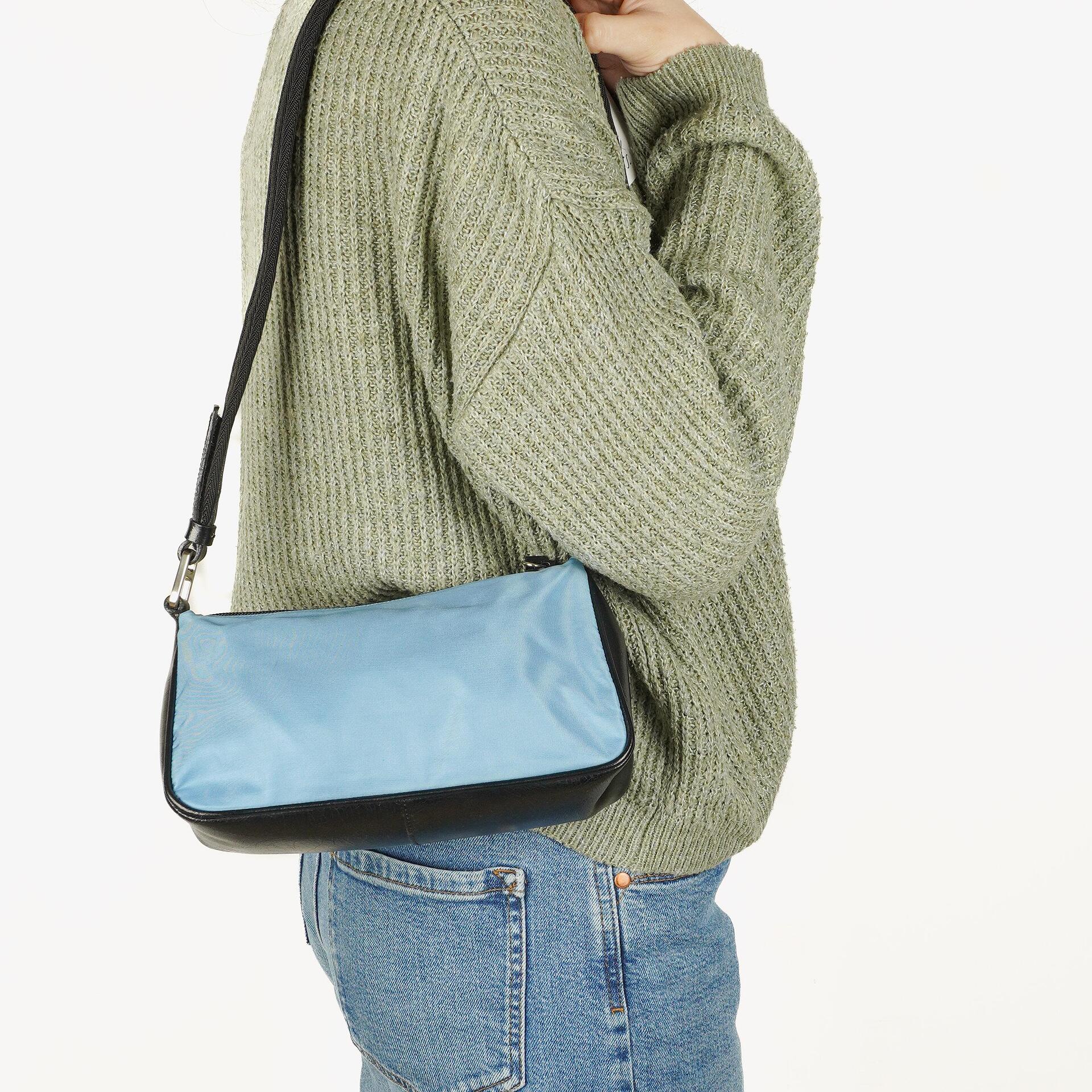 Prada Tessuto Easy Tasche in Azzurro