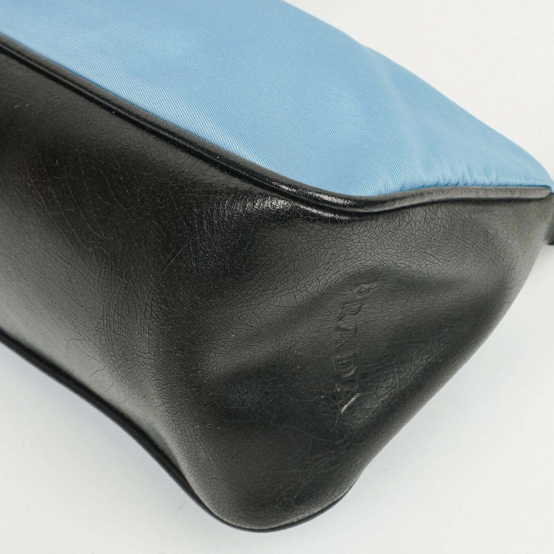 Prada Tessuto Easy Tasche in Azzurro