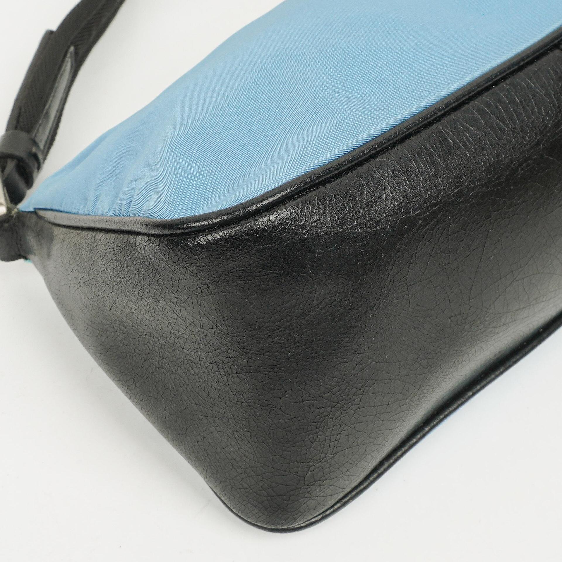 Prada Tessuto Easy Tasche in Azzurro