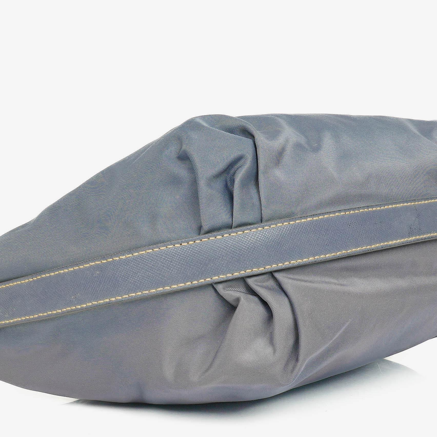 Prada Tessuto Hobo Tasche aus Nylon