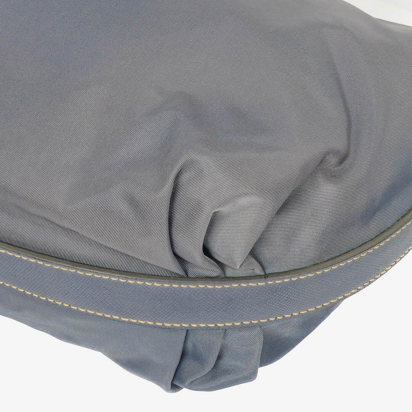 Prada Tessuto Hobo Tasche aus Nylon