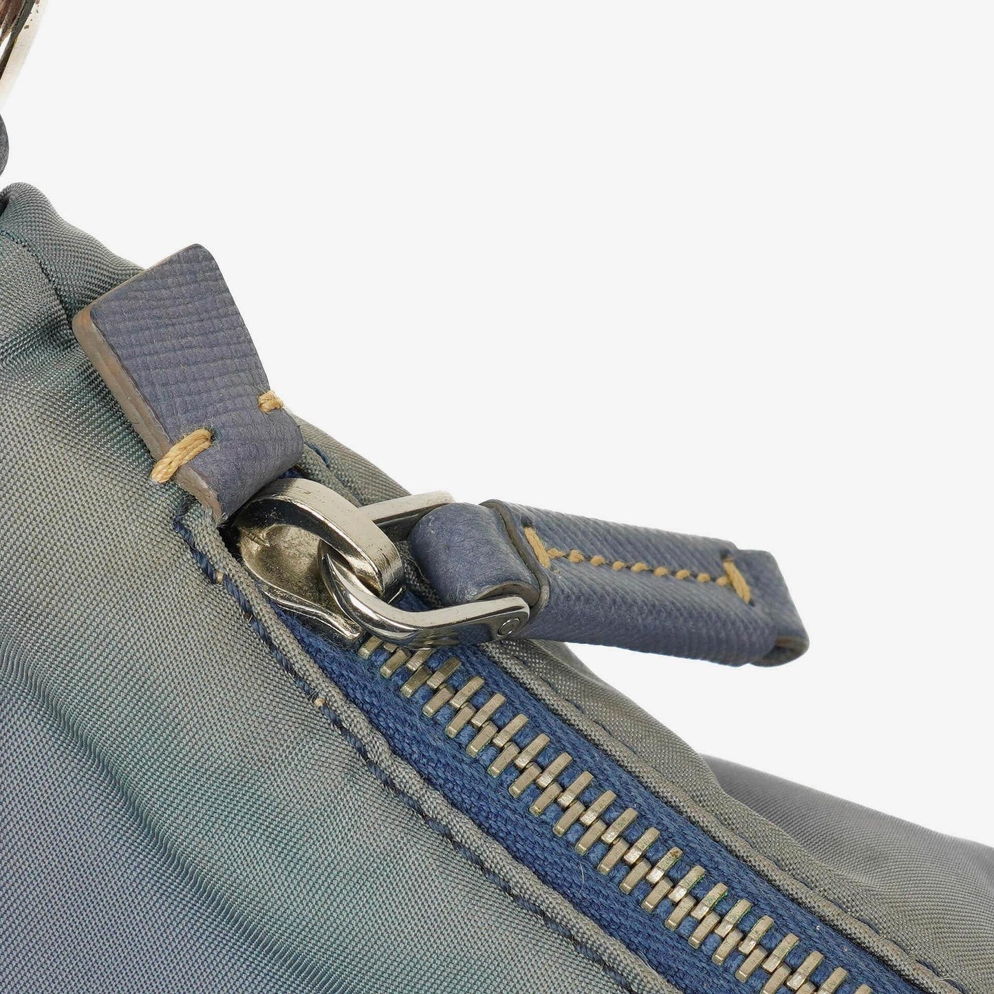 Prada Tessuto Hobo Tasche aus Nylon