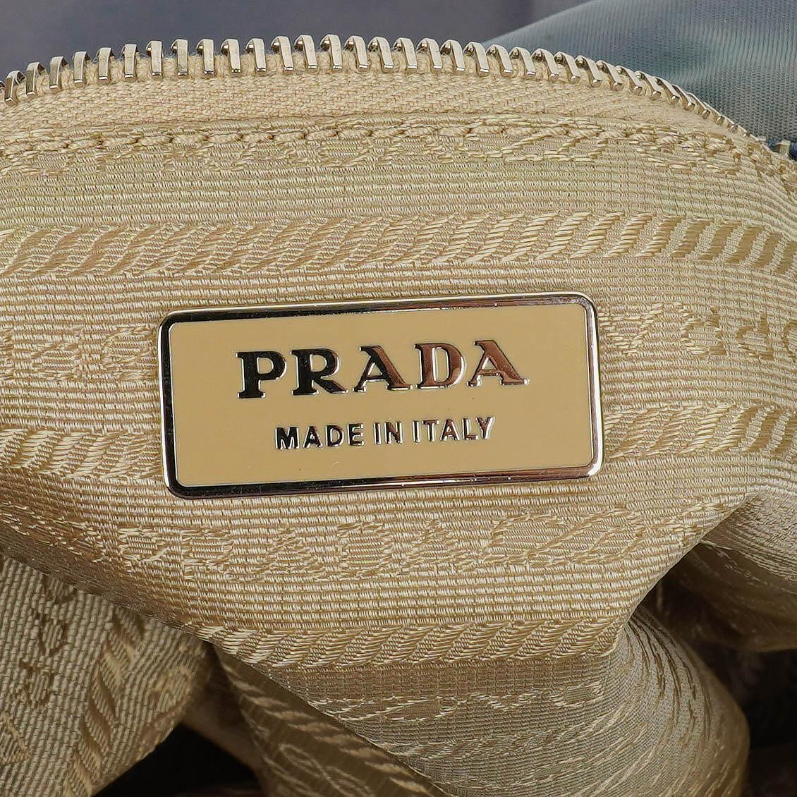 Prada Tessuto Hobo Tasche aus Nylon