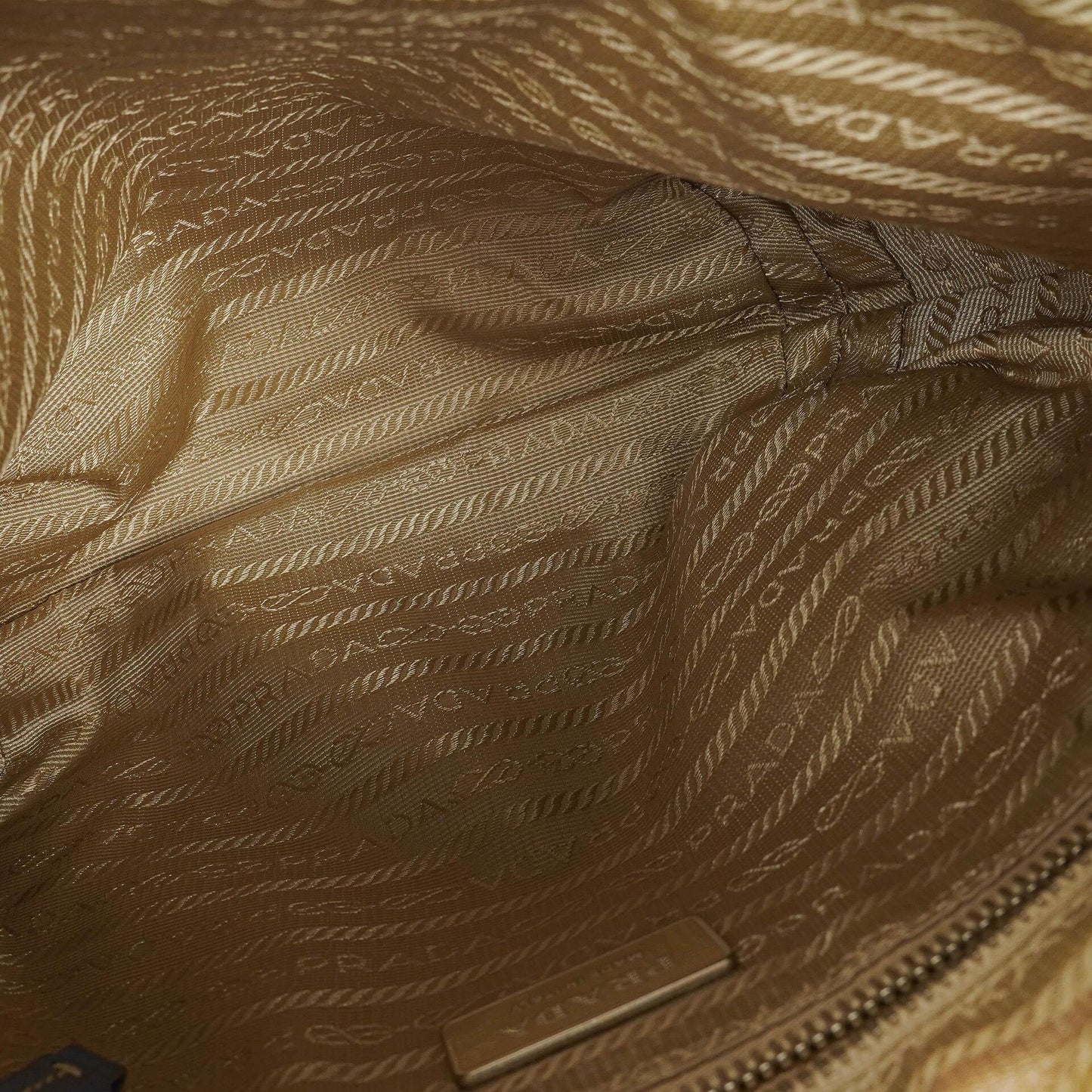 Prada Tessuto Hobo Tasche aus Nylon