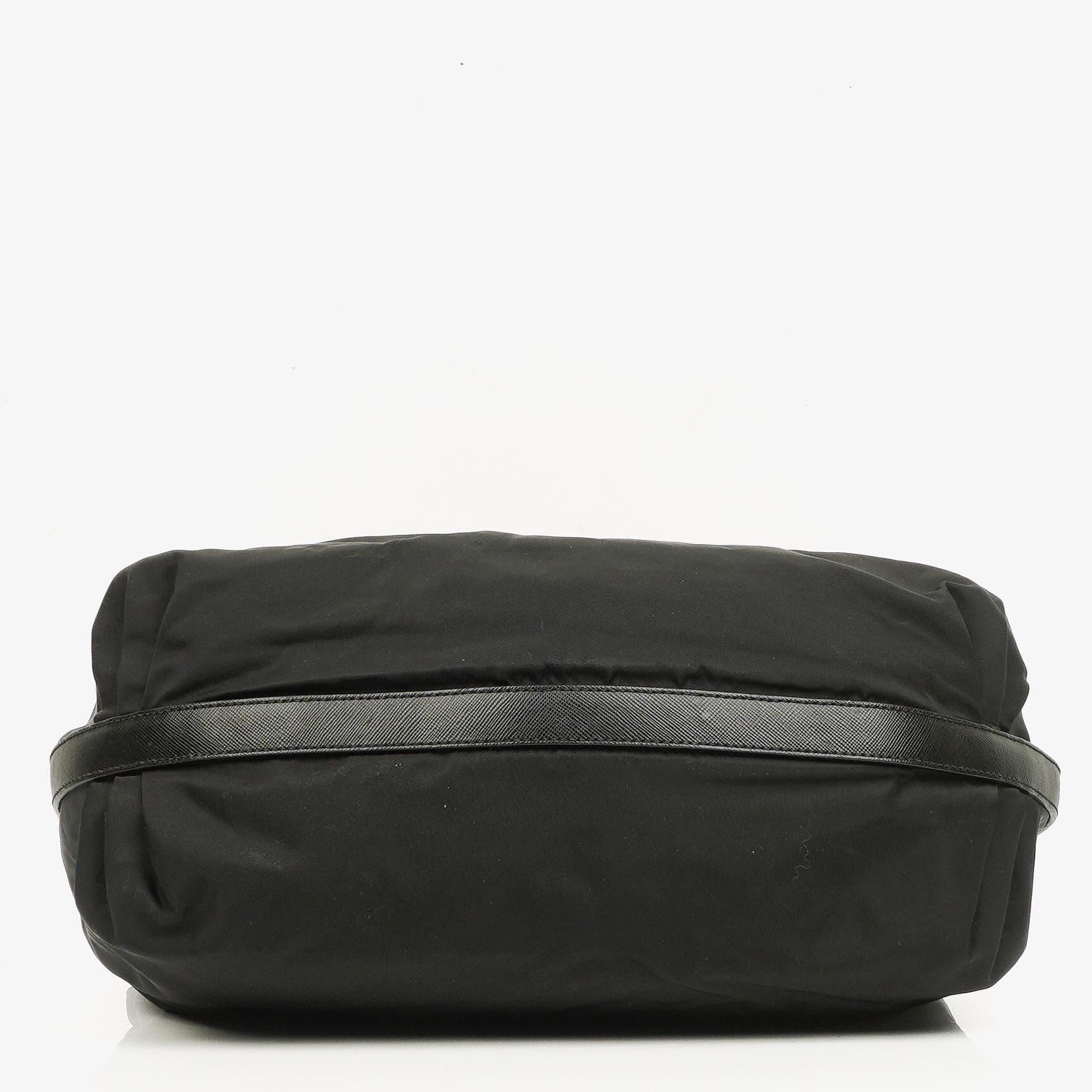 Prada Sacca Schultertasche aus schwarzem Tessuto Nylon Nero