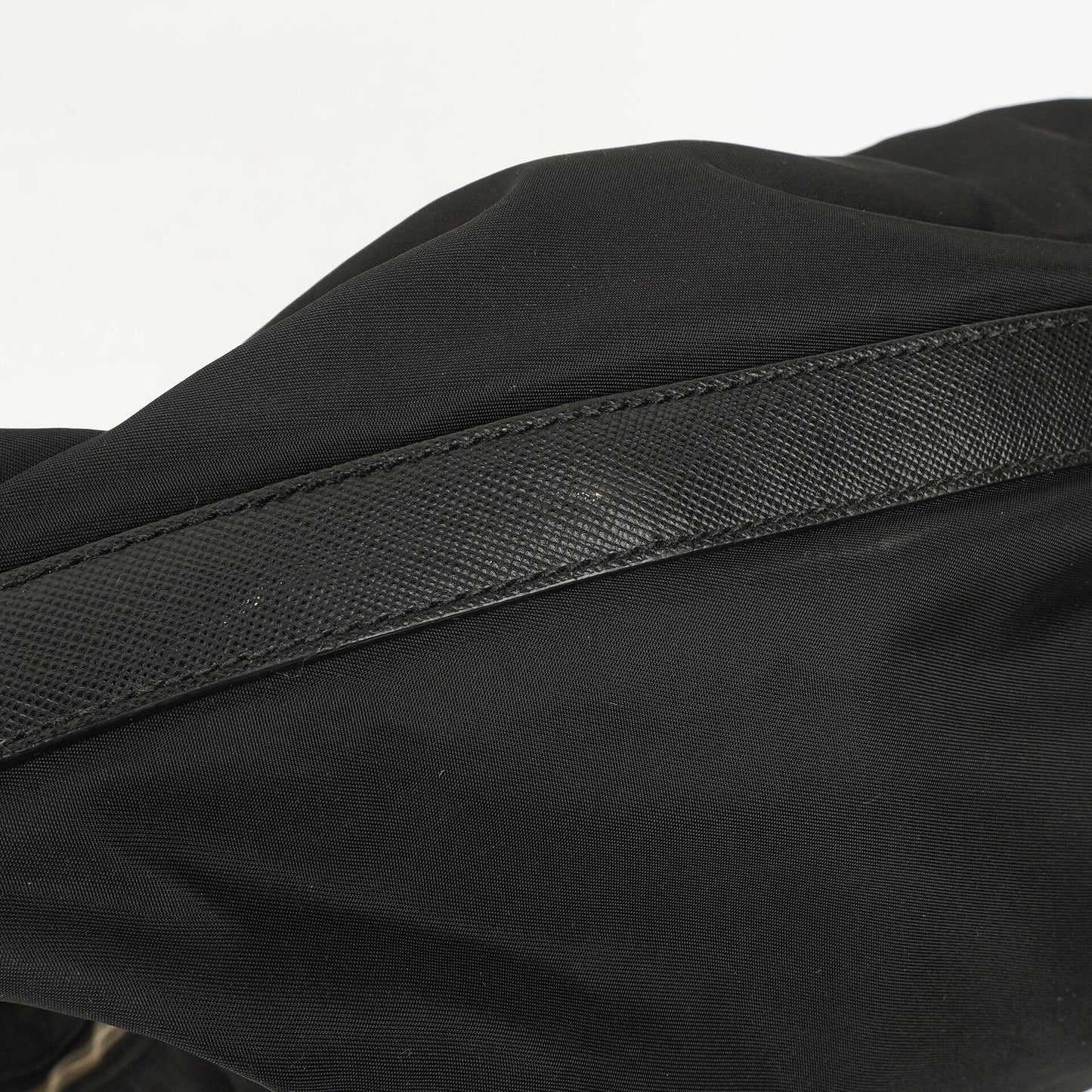 Prada Sacca Schultertasche aus schwarzem Tessuto Nylon Nero
