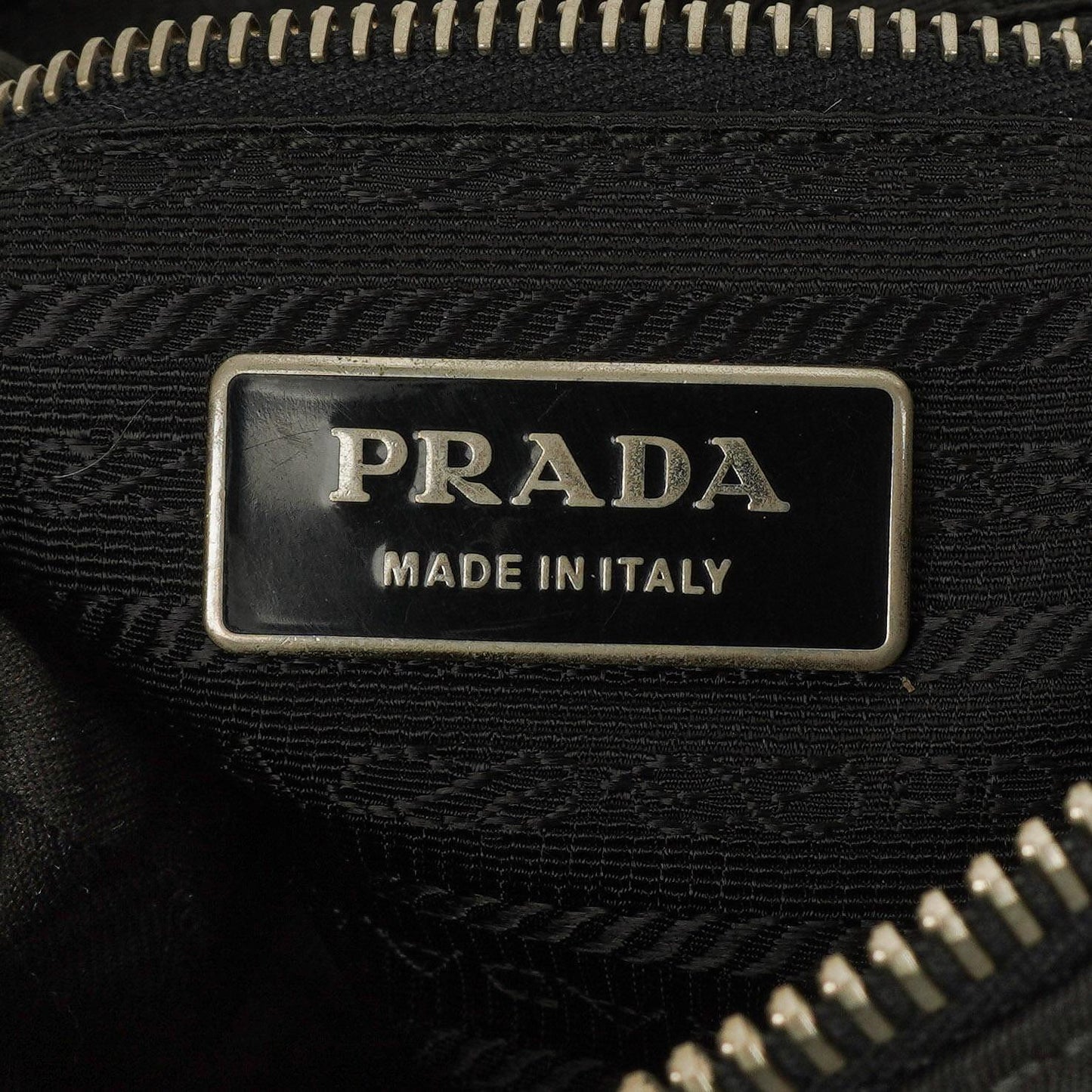 Prada Sacca Schultertasche aus schwarzem Tessuto Nylon Nero