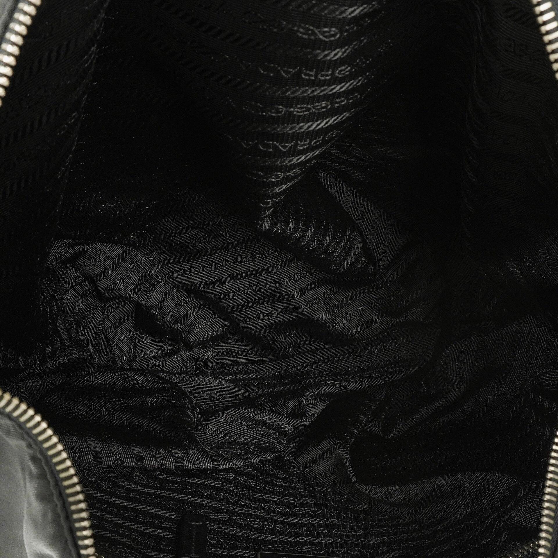 Prada Sacca Schultertasche aus schwarzem Tessuto Nylon Nero