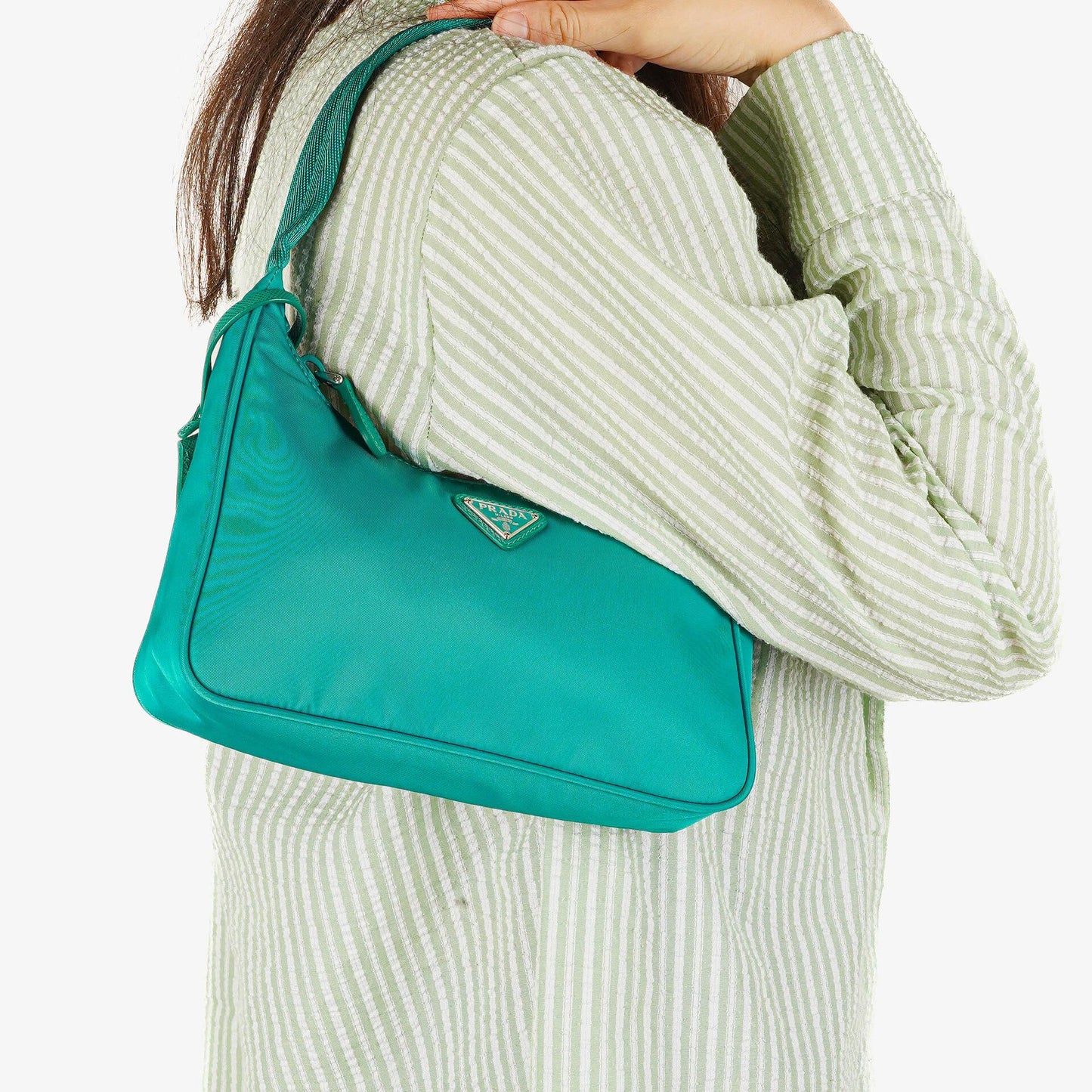 Prada Tessuto Re-Edition 2000 Mini Hobo-Tasche aus Nylon in Pavone