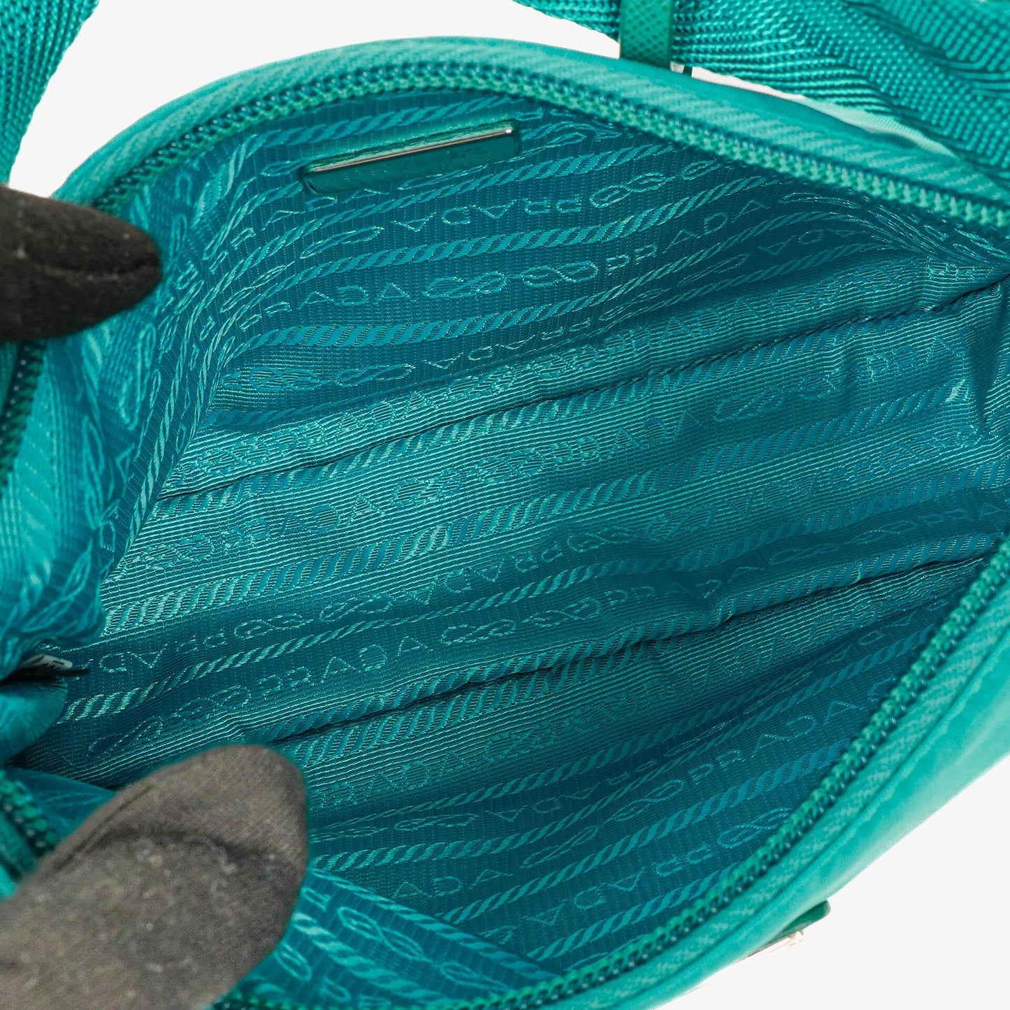 Prada Tessuto Re-Edition 2000 Mini Hobo-Tasche aus Nylon in Pavone