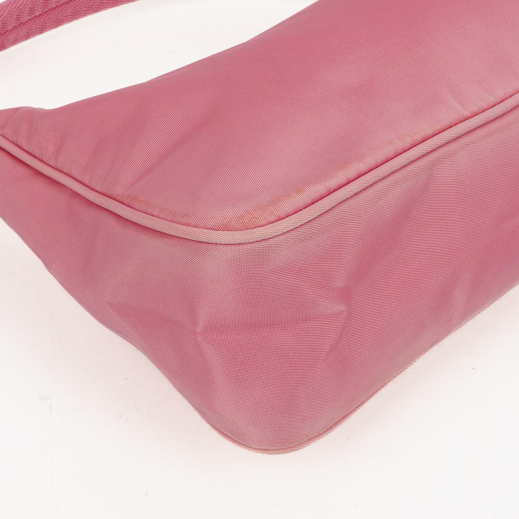 Prada Tessuto Mini Hobo-Tasche aus pinkem Nylon