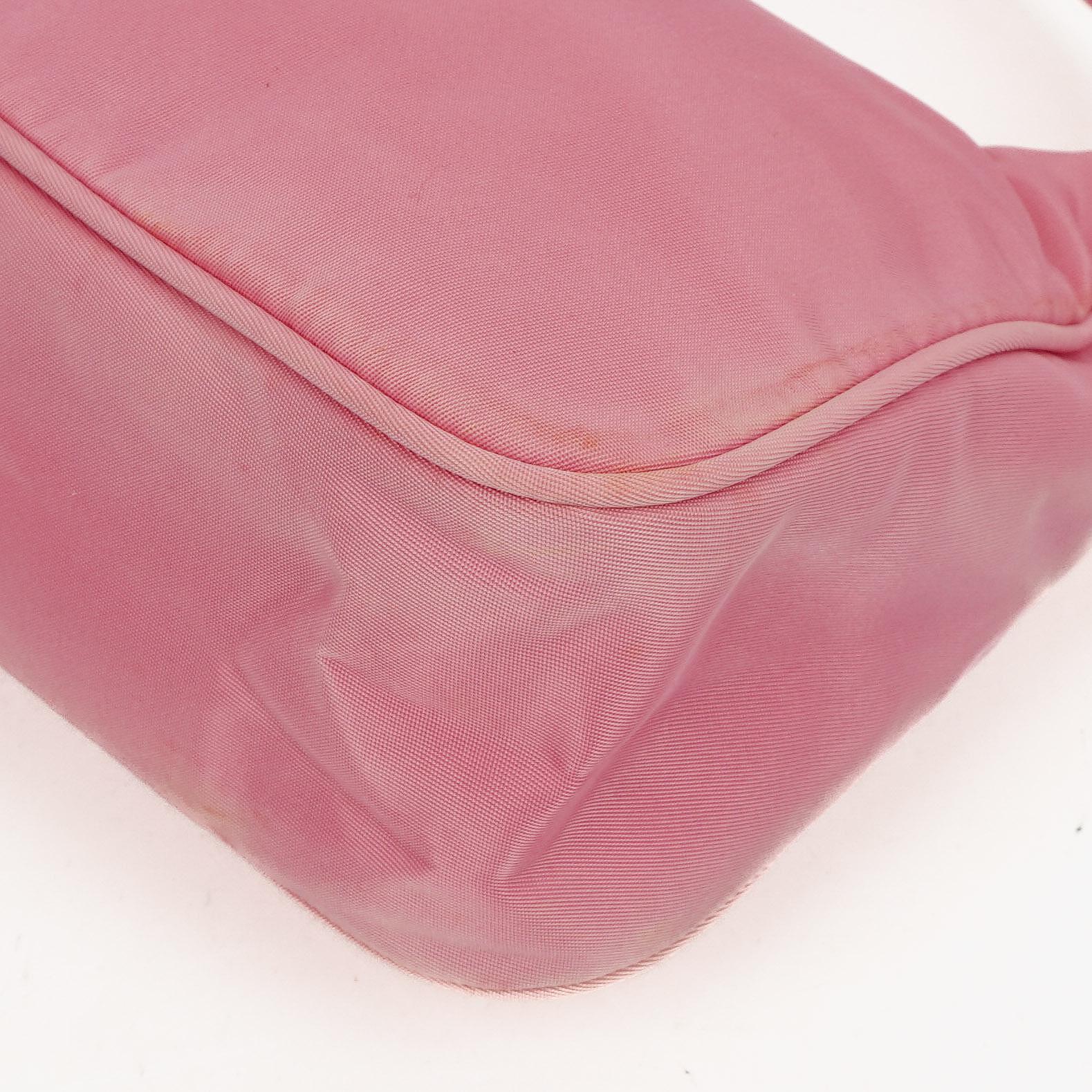Prada Tessuto Mini Hobo-Tasche aus pinkem Nylon