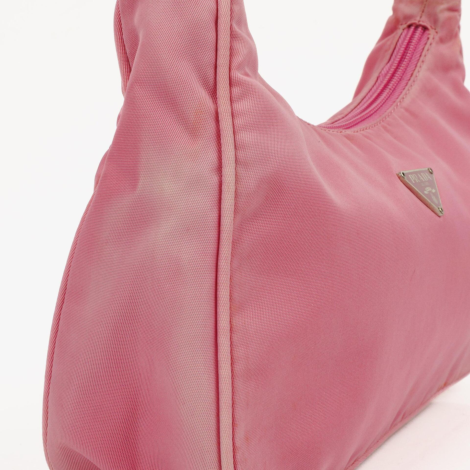 Prada Tessuto Mini Hobo-Tasche aus pinkem Nylon