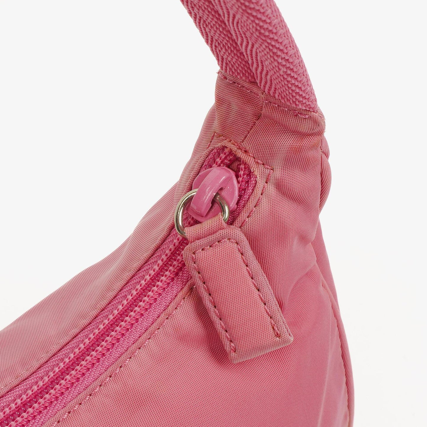 Prada Tessuto Mini Hobo-Tasche aus pinkem Nylon