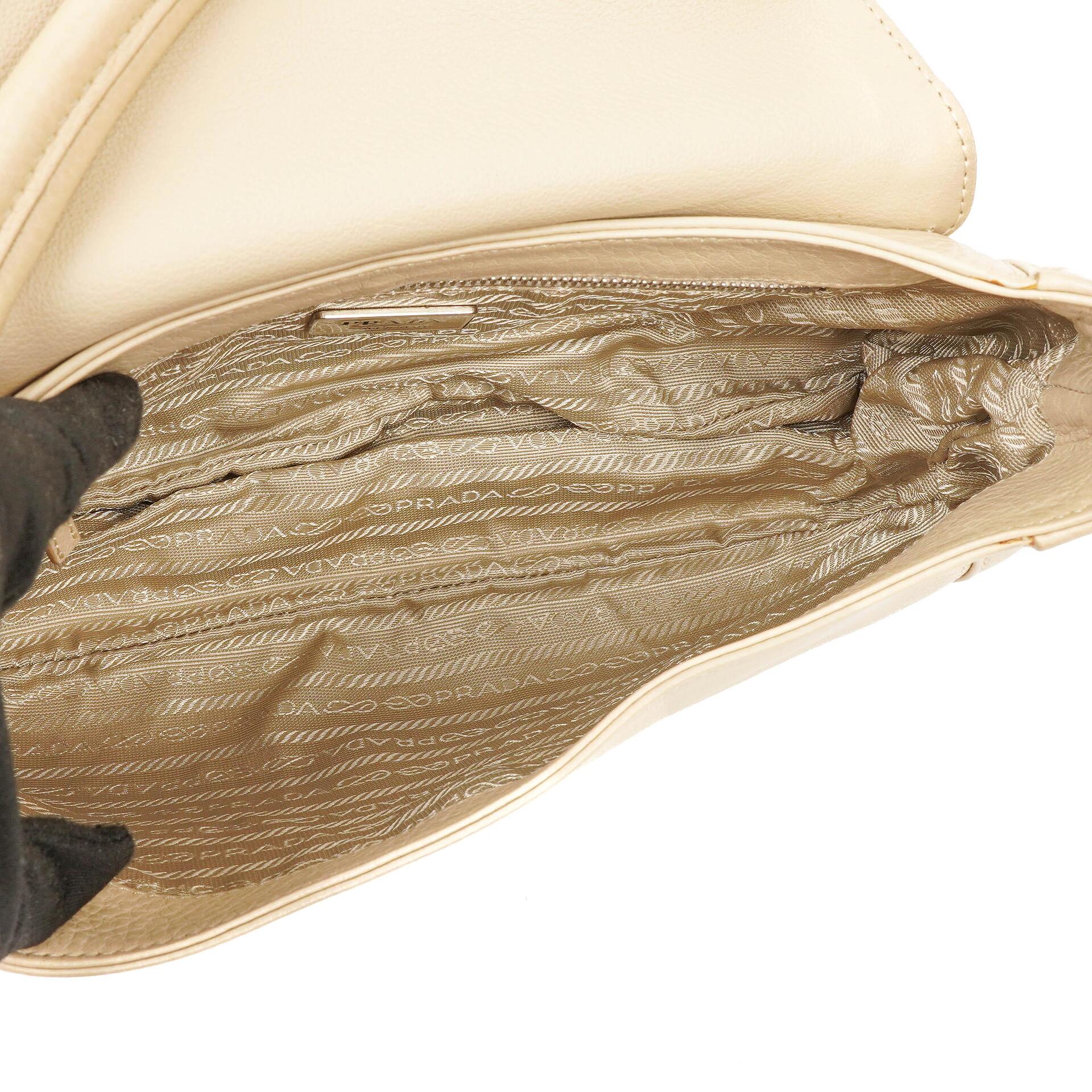 Prada Vitello Daino Schultertasche Beige