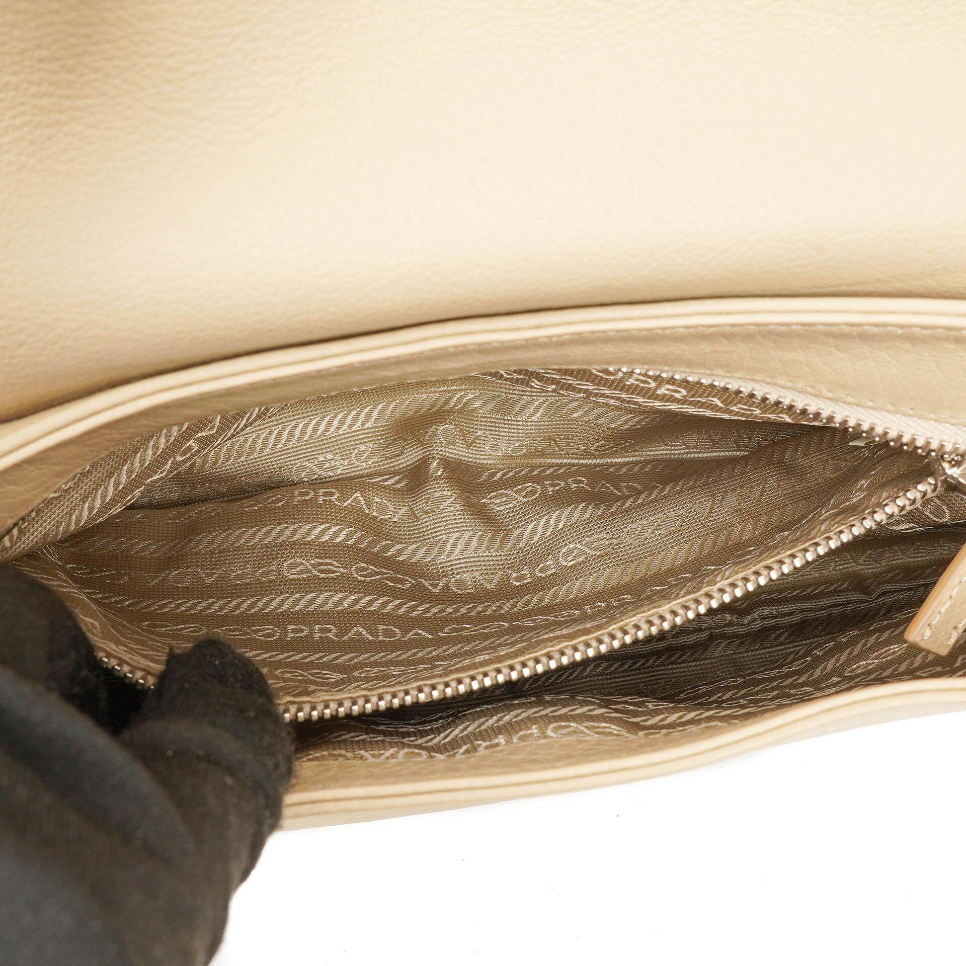 Prada Vitello Daino Schultertasche Beige