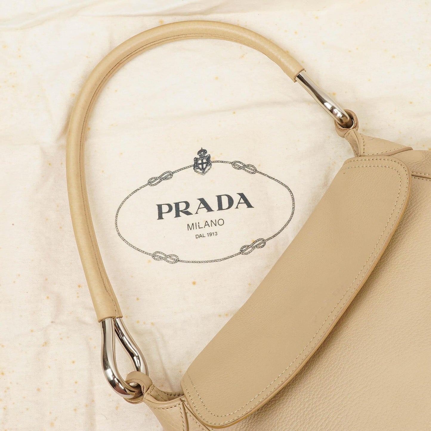 Prada Vitello Daino Schultertasche Beige