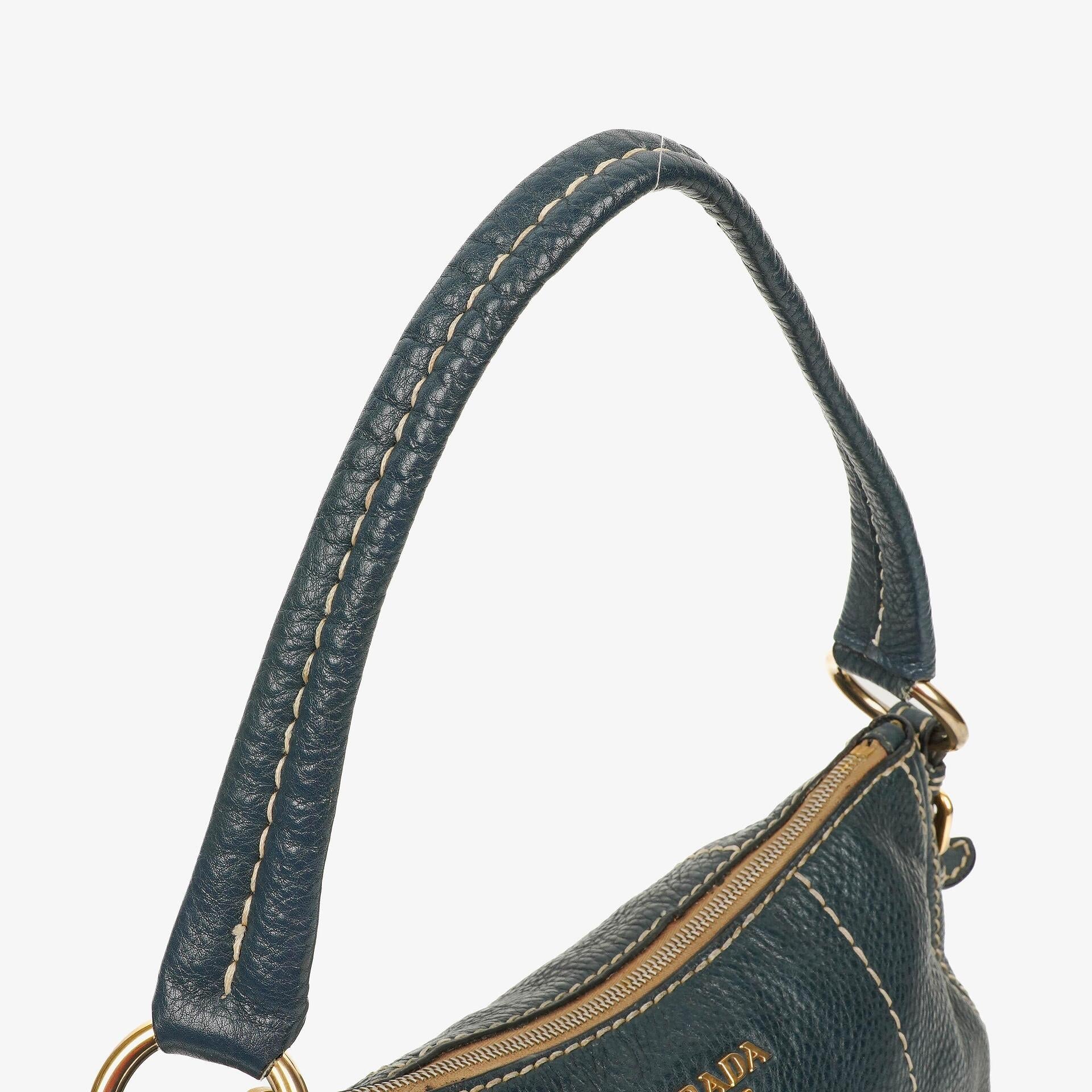 Prada Vitello Daino Schultertasche aus dunkelblauem Leder