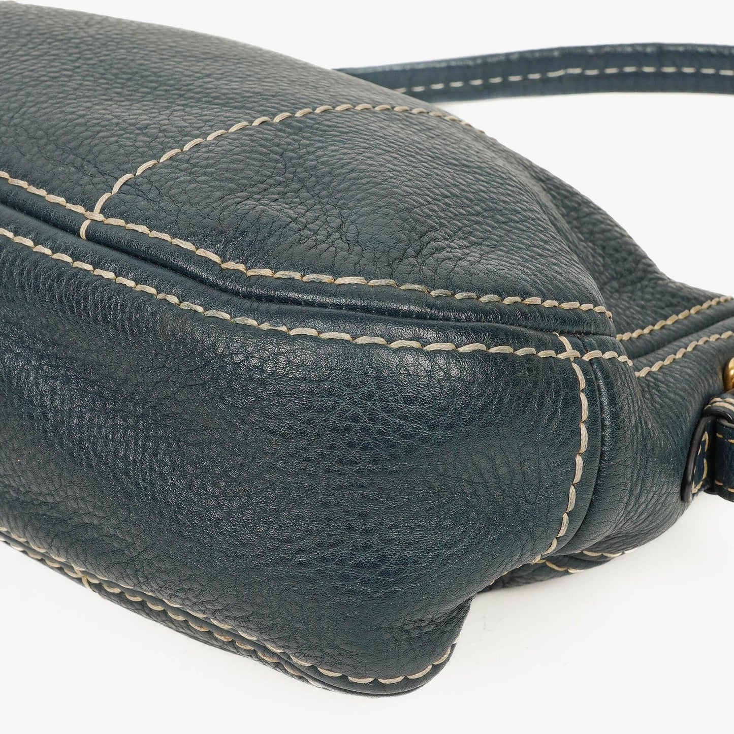 Prada Vitello Daino Schultertasche aus dunkelblauem Leder