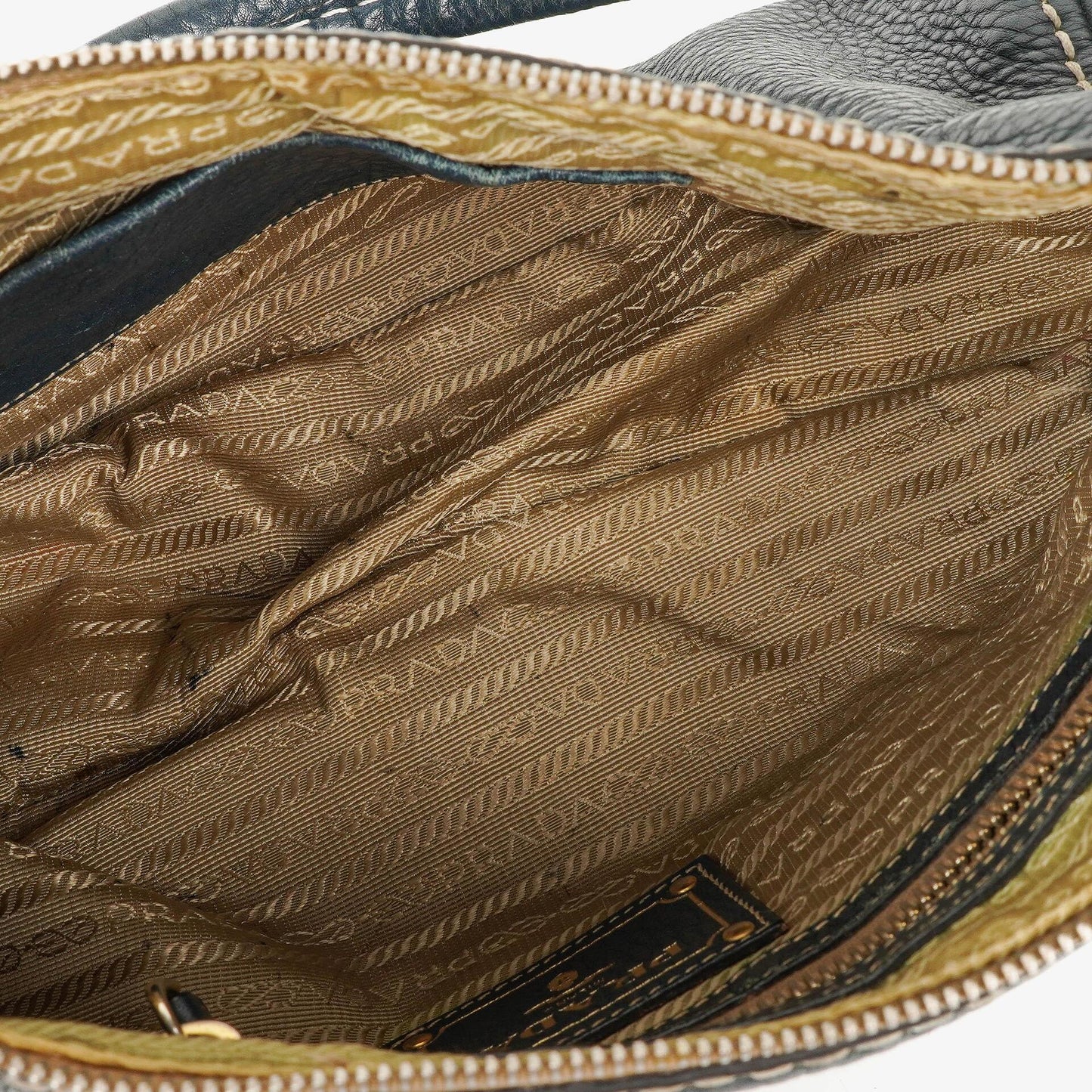 Prada Vitello Daino Schultertasche aus dunkelblauem Leder
