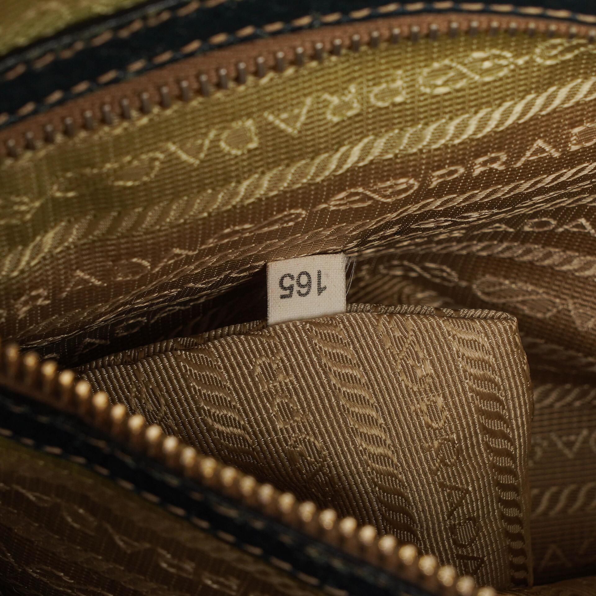 Prada Vitello Daino Schultertasche aus dunkelblauem Leder