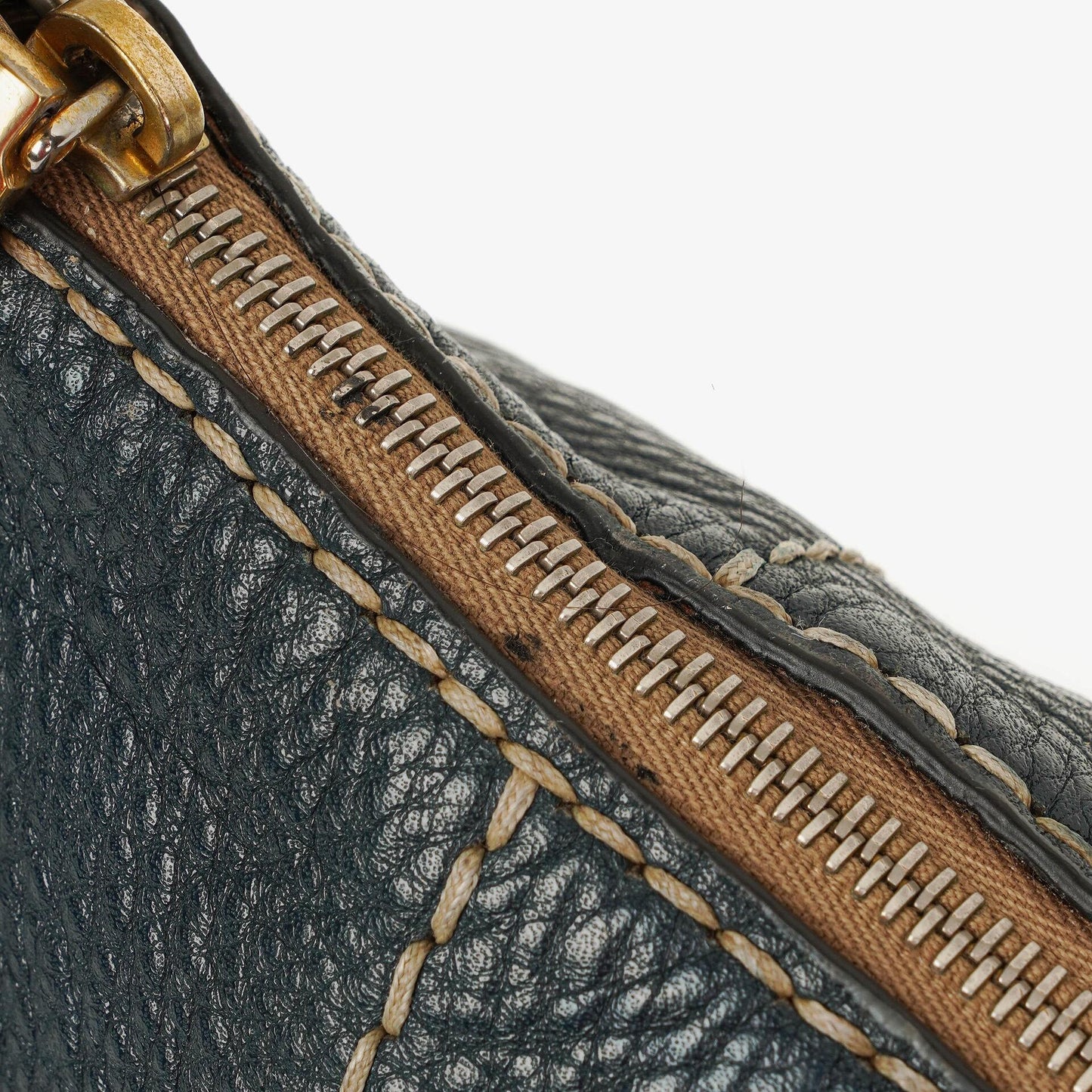 Prada Vitello Daino Schultertasche aus dunkelblauem Leder