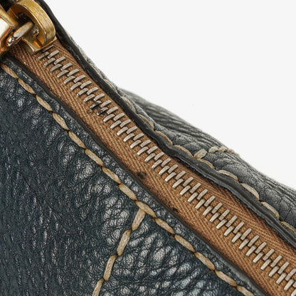 Prada Vitello Daino Schultertasche aus dunkelblauem Leder