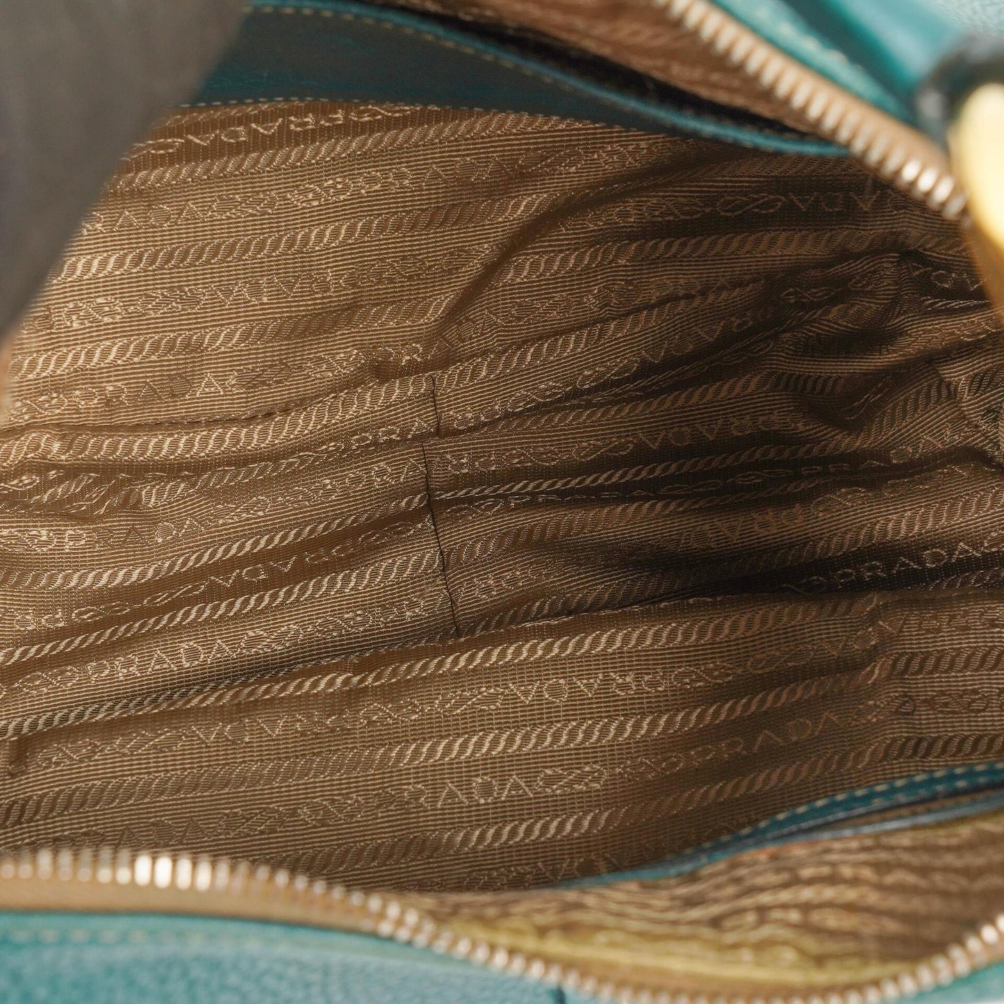 Prada Hobo Tasche aus Vitello Daino Leder