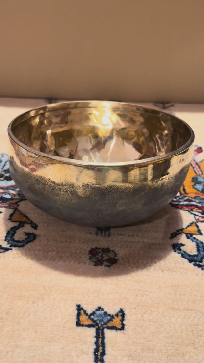 Edle Ishana Klangschalen aus Nepal (Bronze) • Schwarz-Gold • 10-49 cm