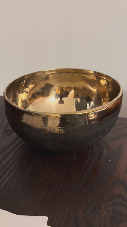 Edle Ishana Klangschalen aus Nepal (Bronze) • Schwarz-Gold • 10-49 cm