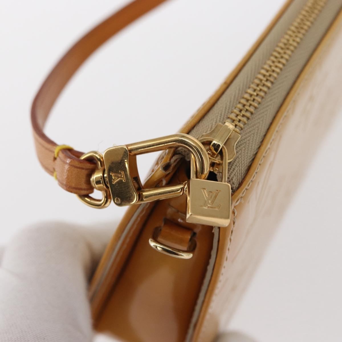 Louis Vuitton LOUIS VUITTON Monogram Vernis Lexington Accessory Pouch Beige M91010 Authentic 162728 Bag