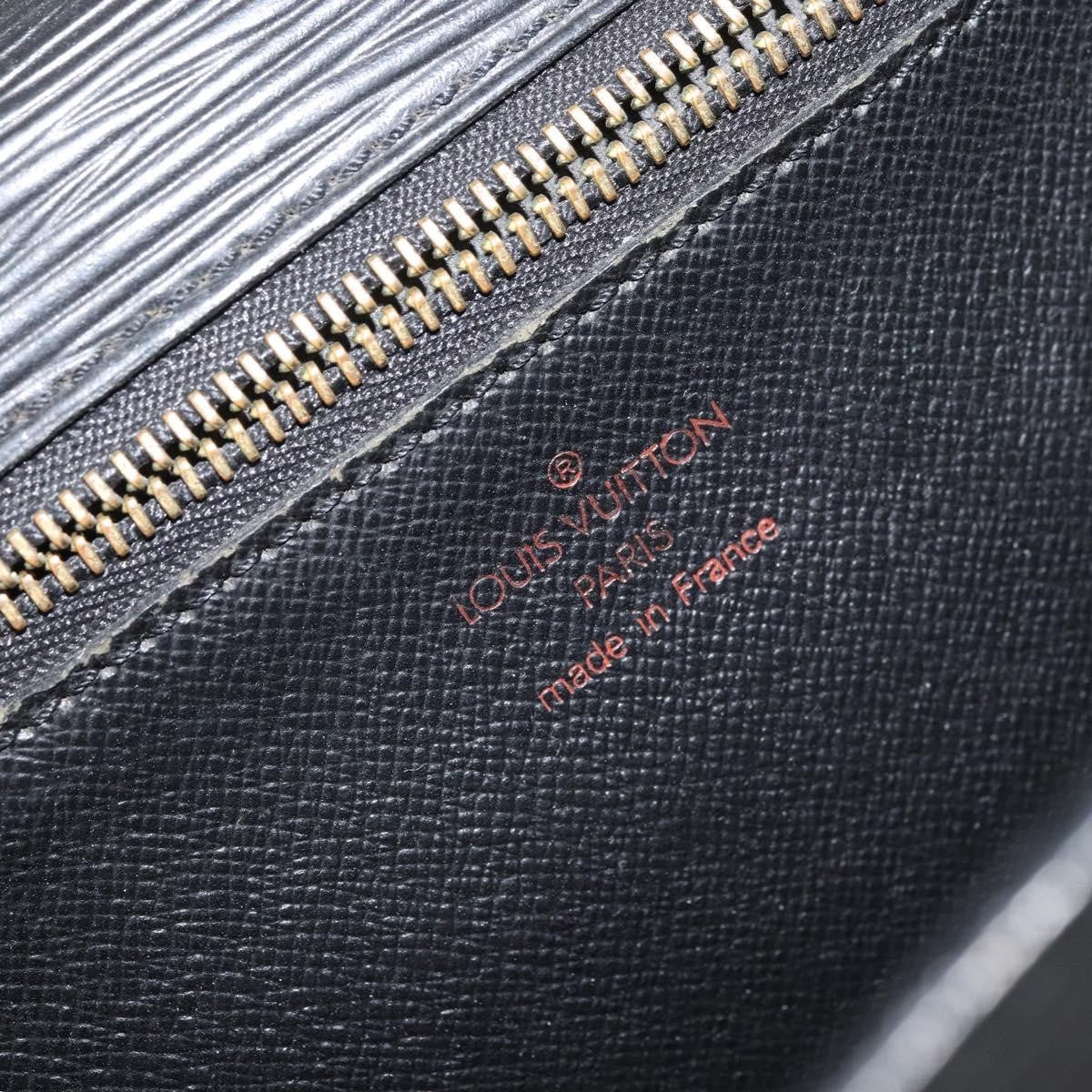 Louis Vuitton LOUIS VUITTON Epi Serie Dragonne Clutch Bag Black Noir M52612 LV Authentic BA9336