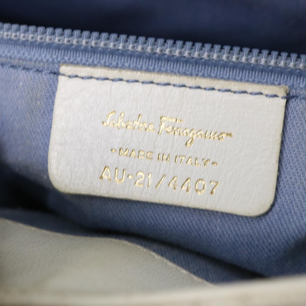Salvatore Ferragamo Salvatore Ferragamo Gancini Shoulder Bag Leather White AU-21/4407 Authentic am4652
