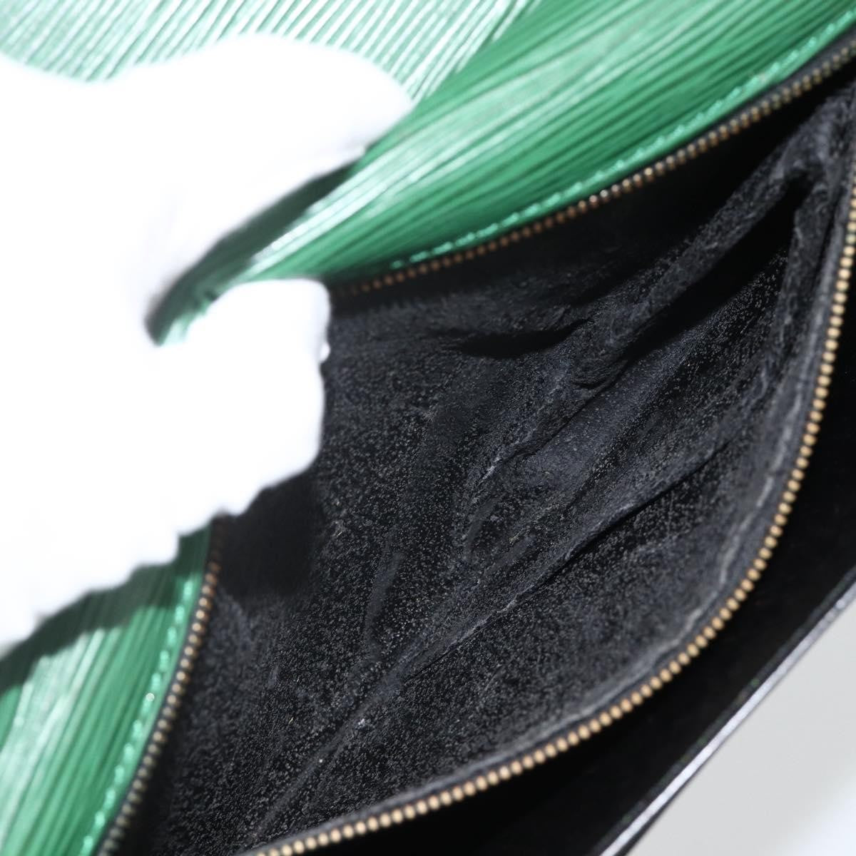 Louis Vuitton LOUIS VUITTON Epi Serie Dragonne Clutch Bag Green LV Authentic BA11887