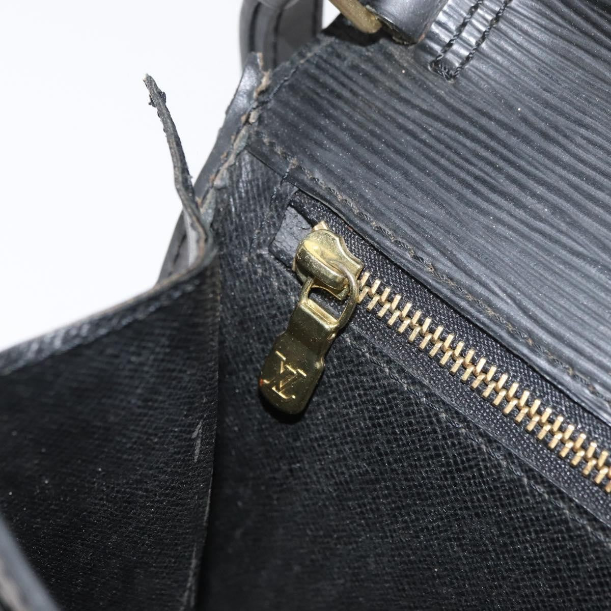 Louis Vuitton LOUIS VUITTON Epi Serie Dragonne Clutch Bag Black Noir M52612 LV Authentic bs35123