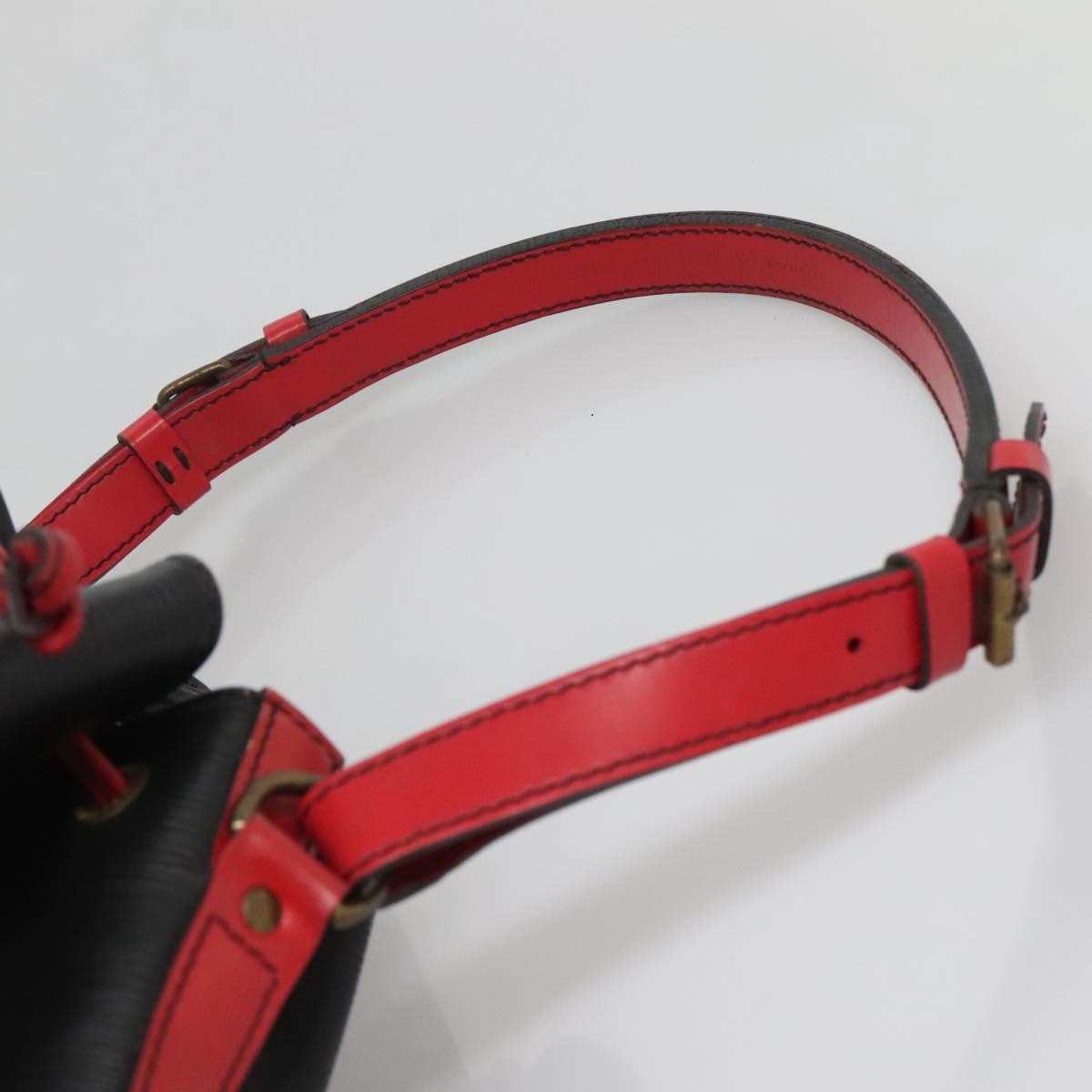 Louis Vuitton LOUIS VUITTON Epi Noe Shoulder Bag Bicolor Black Red M44017 LV Authentic 127971