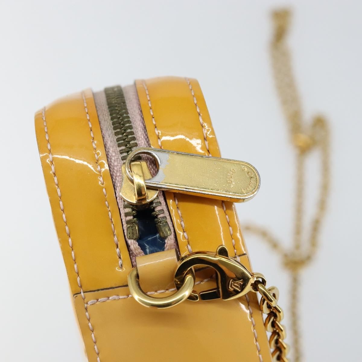 Louis Vuitton LOUIS VUITTON Monogram Vernis Camera Pouch Rose Valerine M64058 LV Authentic BA8067 Bag