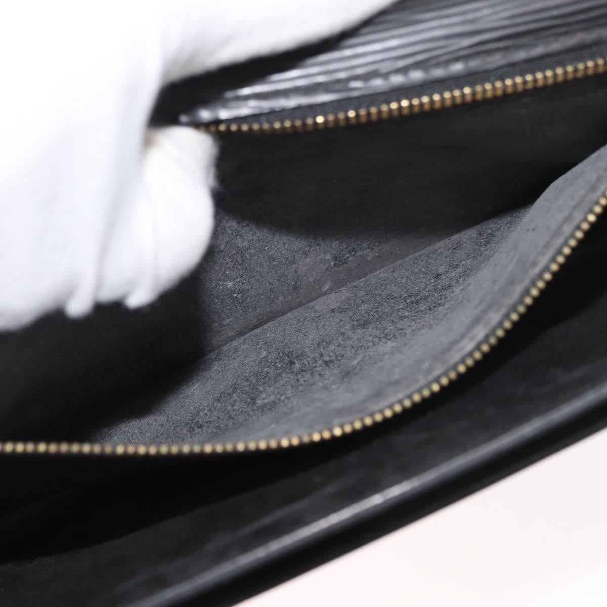 Louis Vuitton LOUIS VUITTON Epi Serie Dragonne Clutch Bag Black Noir M52612 LV Authentic bs35123