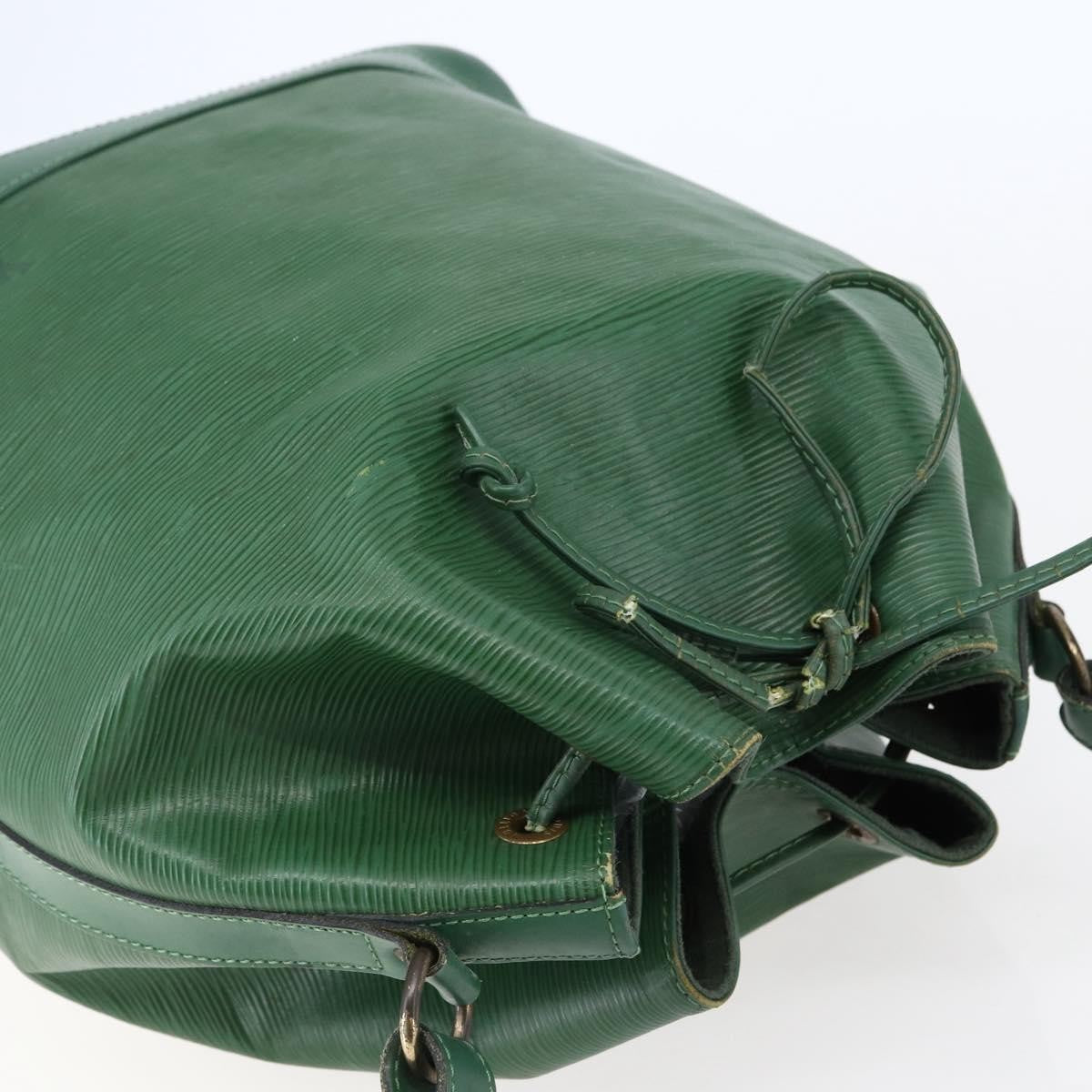 Louis Vuitton LOUIS VUITTON Epi Noe Shoulder Bag Green M44004 LV Authentic 145661