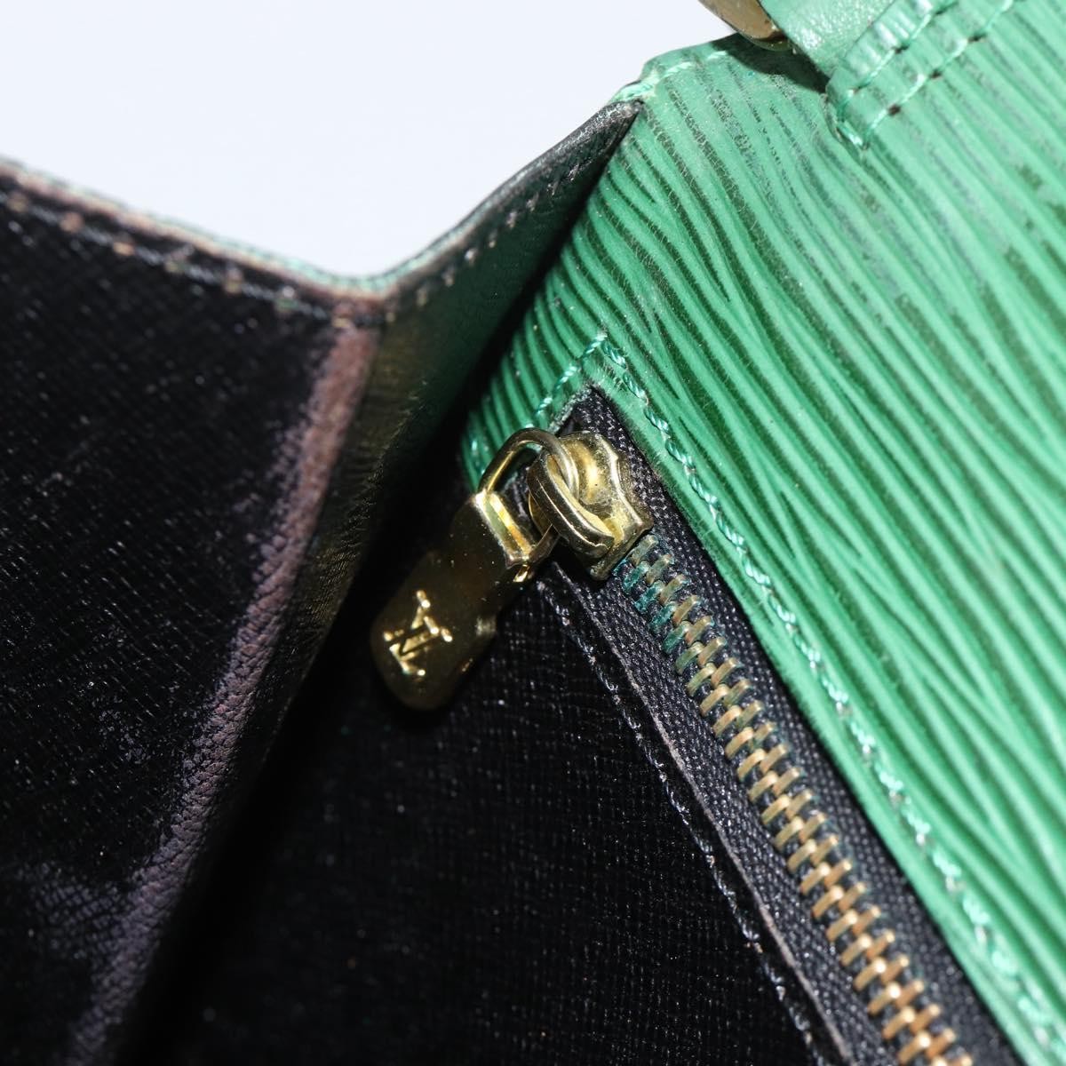 Louis Vuitton LOUIS VUITTON Epi Serie Dragonne Clutch Bag Green LV Authentic BA11887