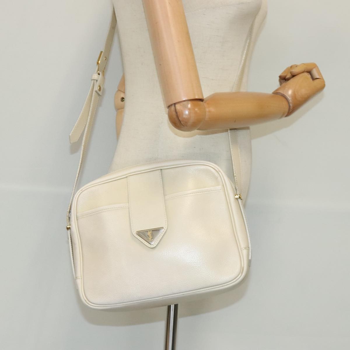 Saint Laurent SAINT LAURENT Shoulder Bag Leather Beige Gold Authentic bs19024