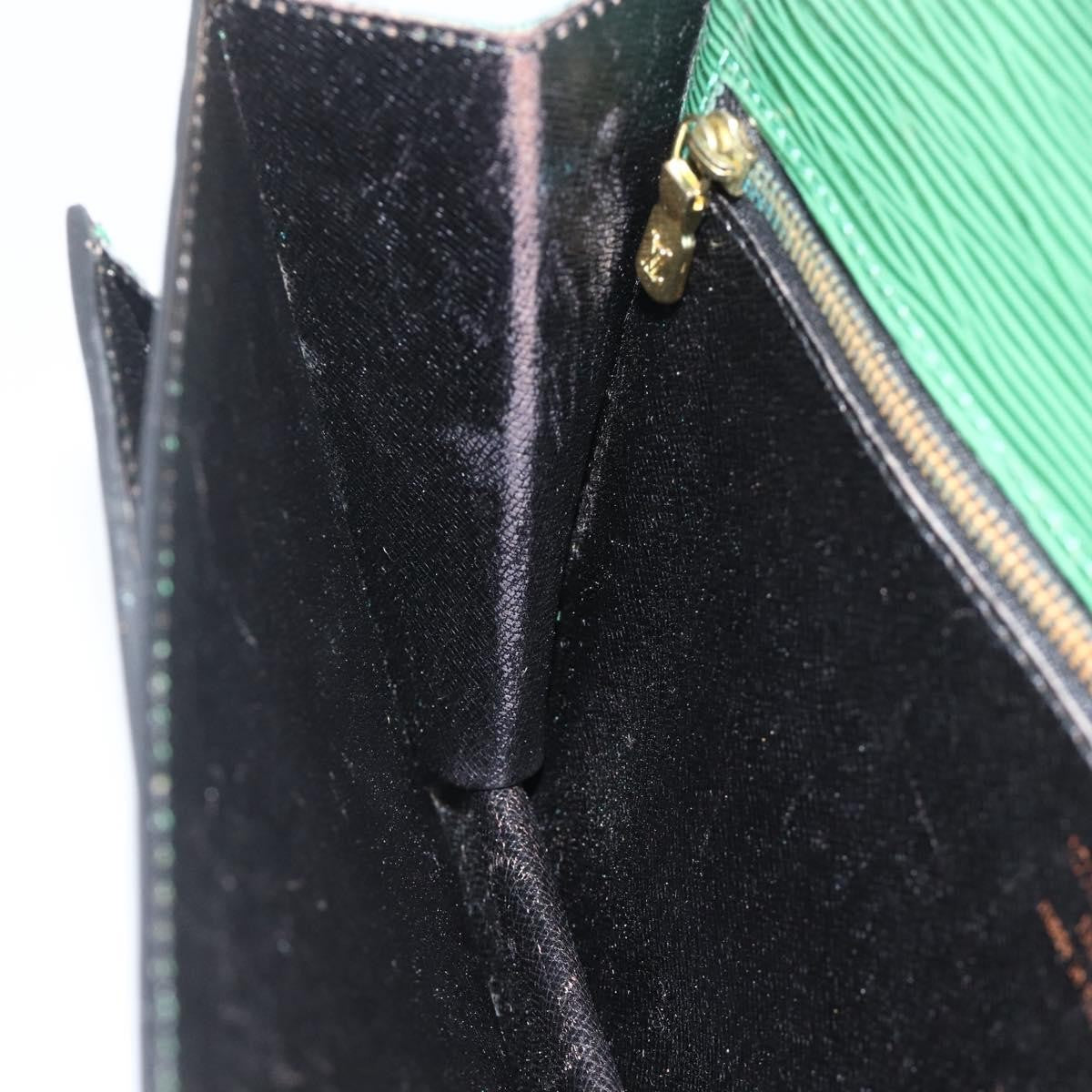 Louis Vuitton LOUIS VUITTON Epi Serie Dragonne Clutch Bag Green LV Authentic BA11887