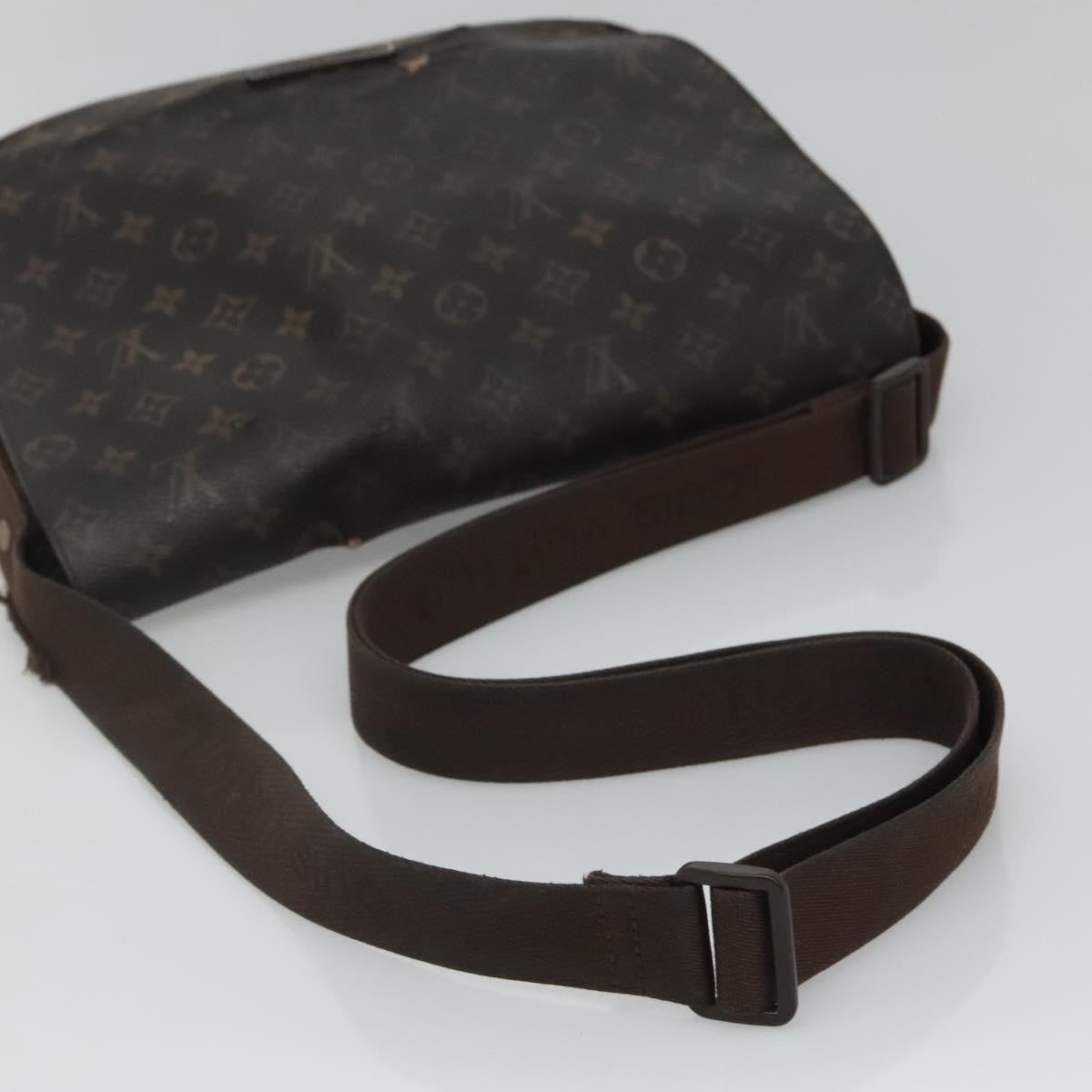Louis Vuitton LOUIS VUITTON Monogram Messenger MM Beaubourg Shoulder Bag M97038 LV Authentic mr1109