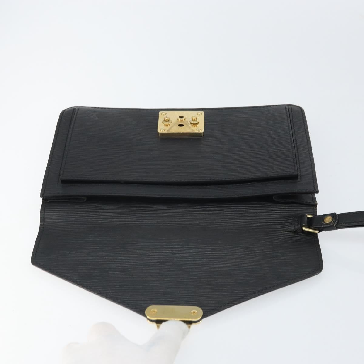 Louis Vuitton LOUIS VUITTON Epi Serie Dragonne Clutch Bag Black Noir M52612 LV Authentic BA9336