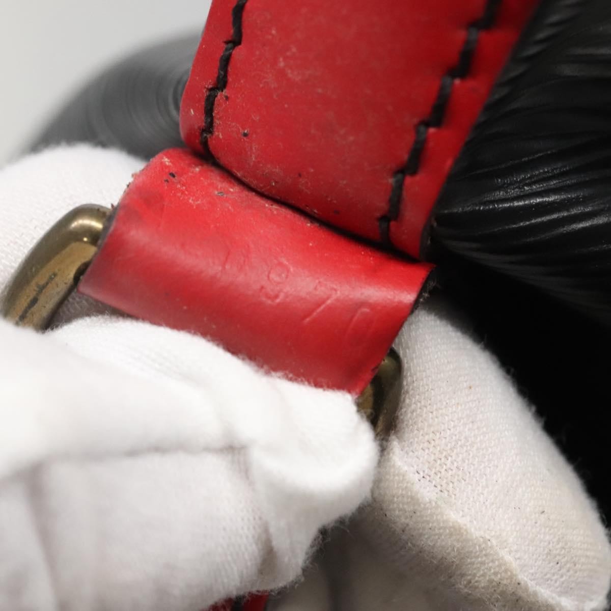Louis Vuitton LOUIS VUITTON Epi Noe Shoulder Bag Bicolor Black Red M44017 LV Authentic 127971