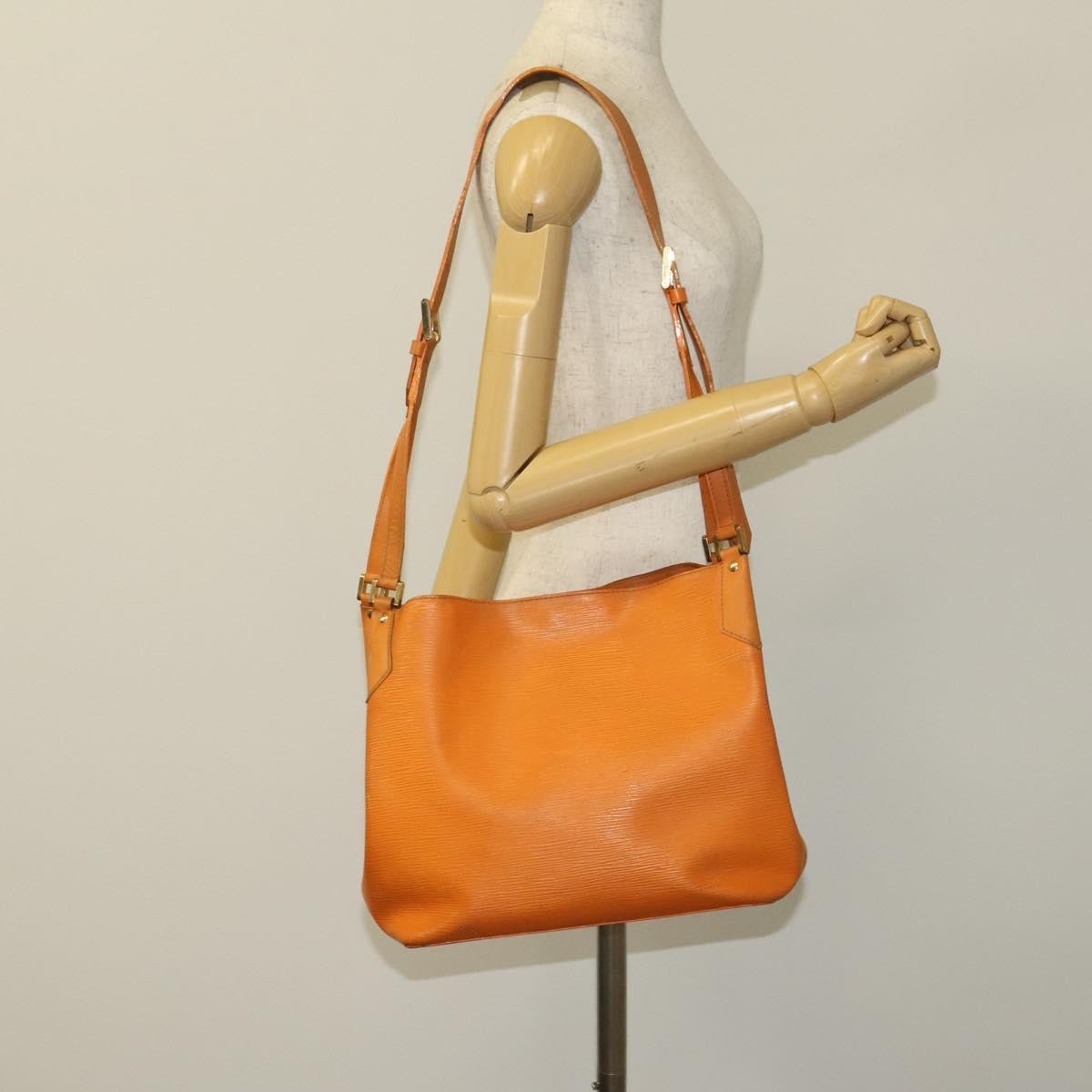 Louis Vuitton LOUIS VUITTON Epi Mandala MM Shoulder Bag Orange Mandarin M5889H LV Authentic 129904