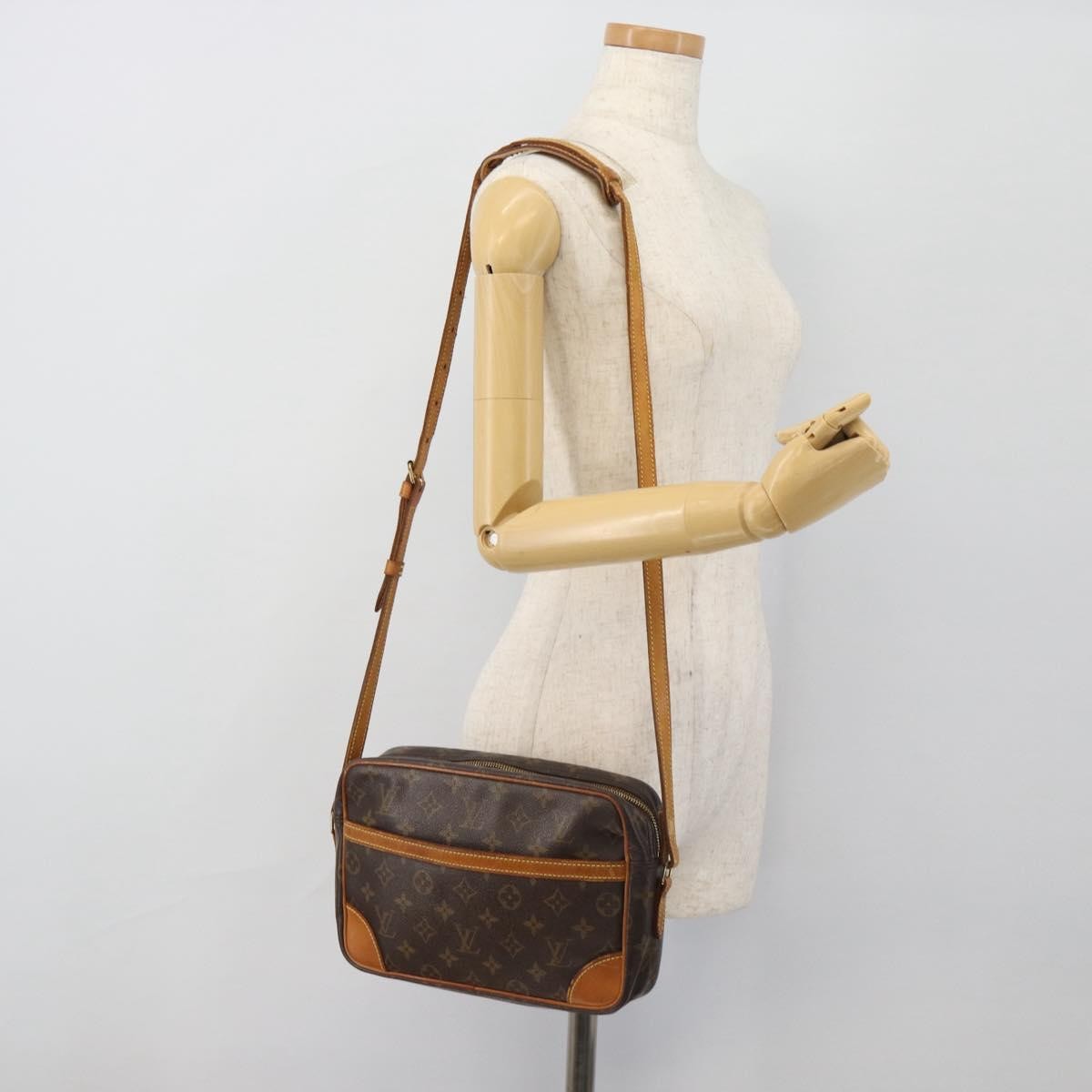 Louis Vuitton LOUIS VUITTON Monogram Trocadero 27 Shoulder Bag M51274 LV Authentic 181644