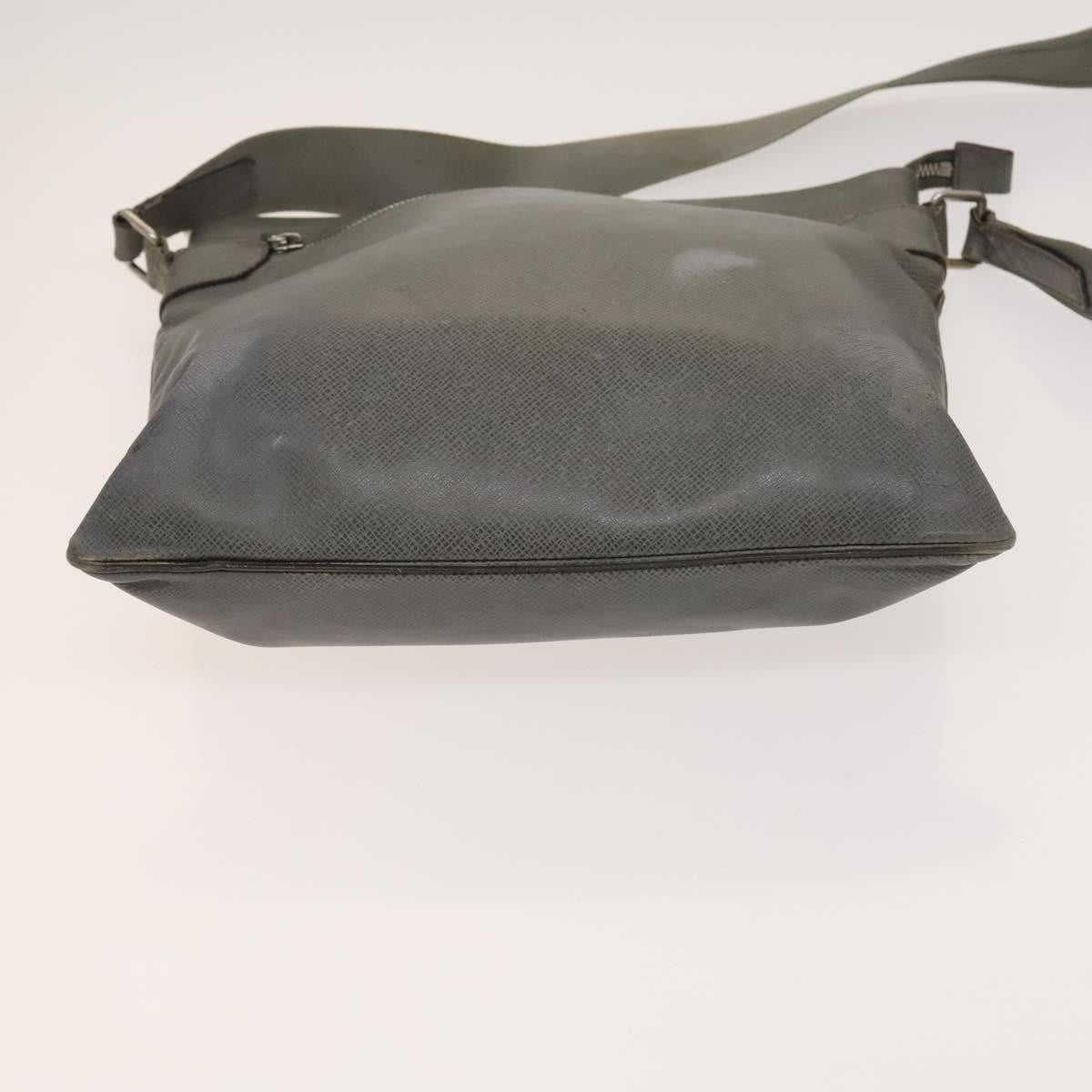 Louis Vuitton LOUIS VUITTON Taiga Vernis Shoulder Bag 2 Set Beige Gray LV Authentic 127248