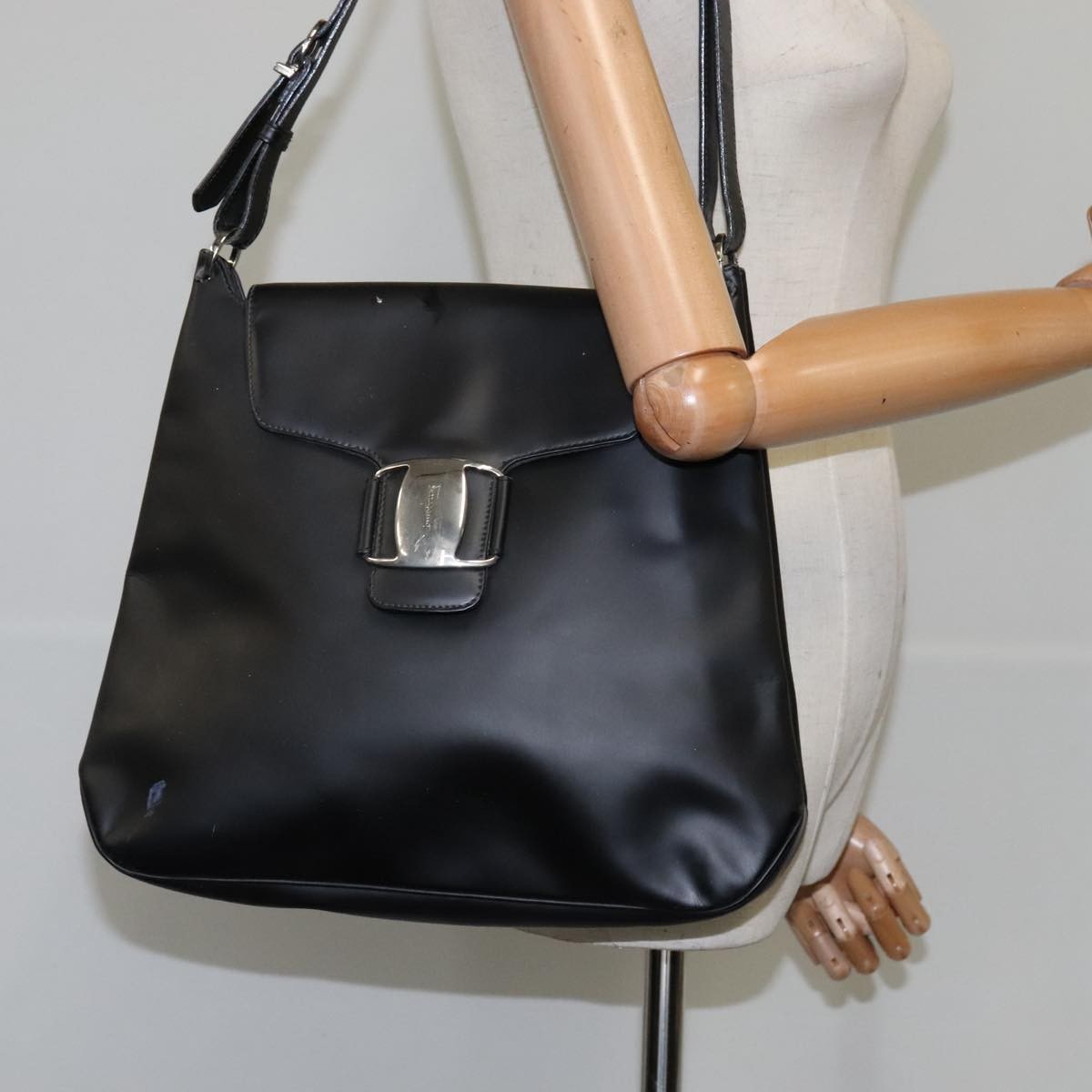 Salvatore Ferragamo Salvatore Ferragamo Shoulder Bag Patent leather Black Authentic bs21286